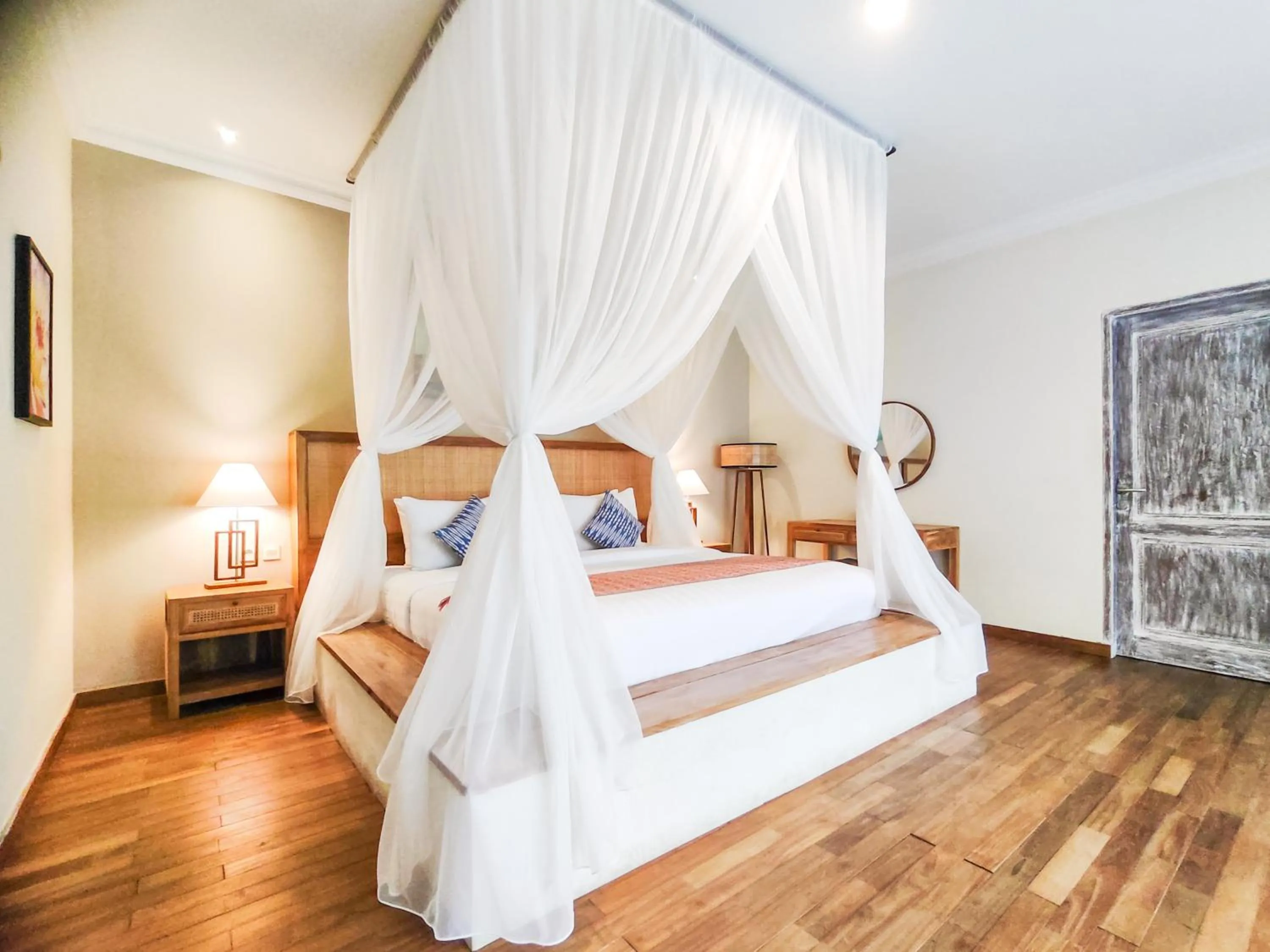 Bed in Seminyak Square Hotel And Villas