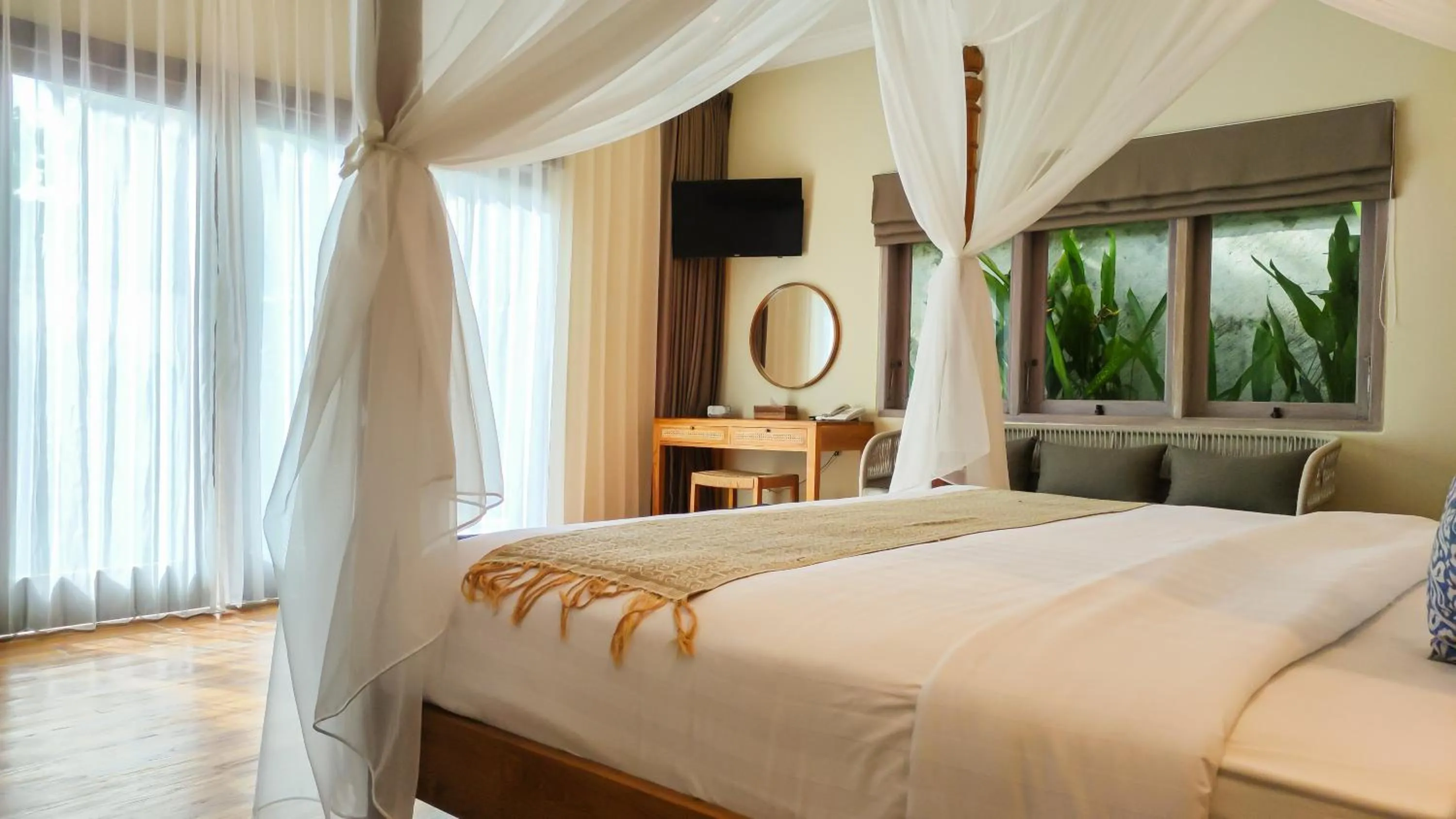 Bed in Seminyak Square Hotel And Villas
