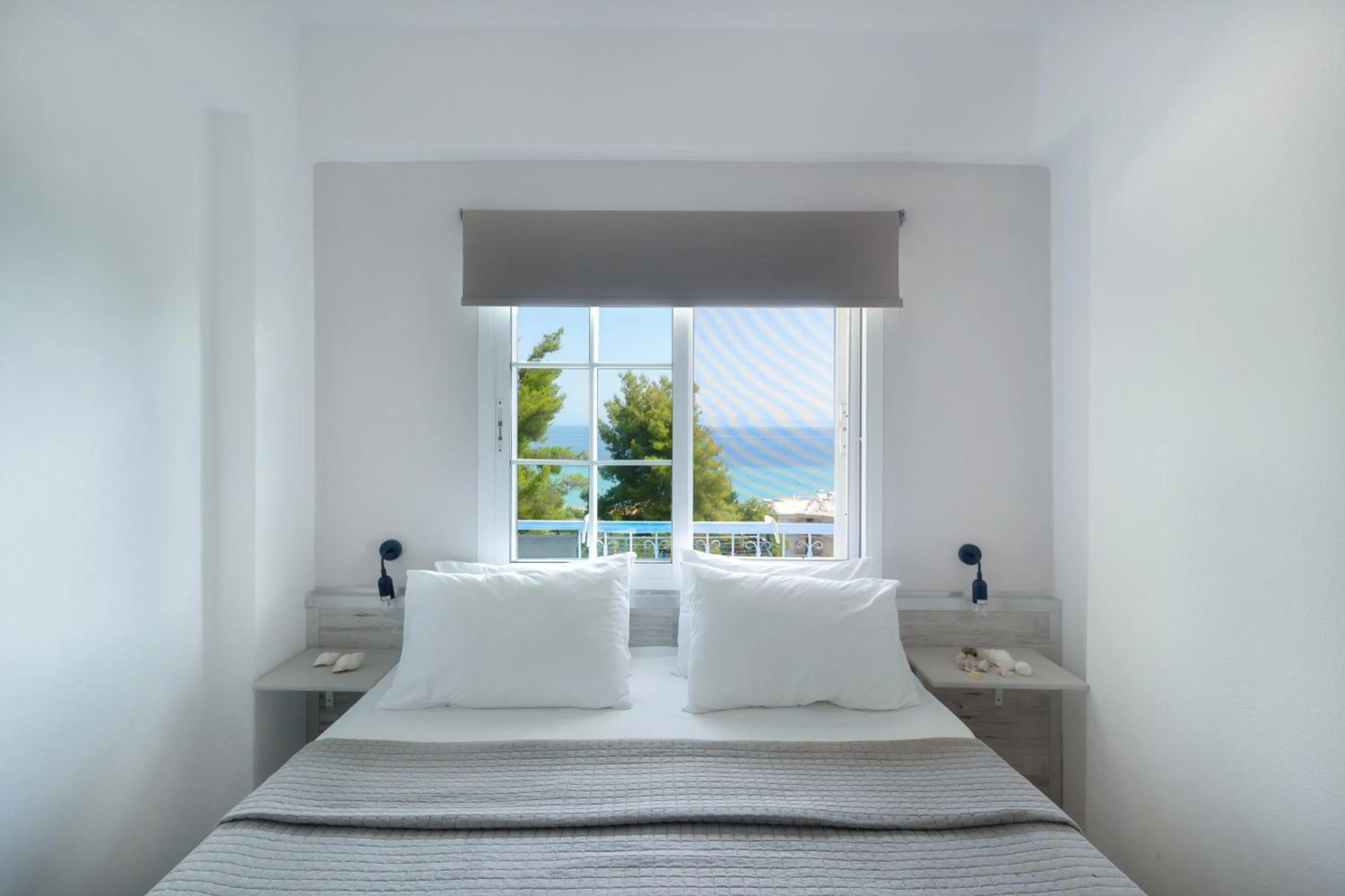 Bed in Roditsa Patritsia Apartments