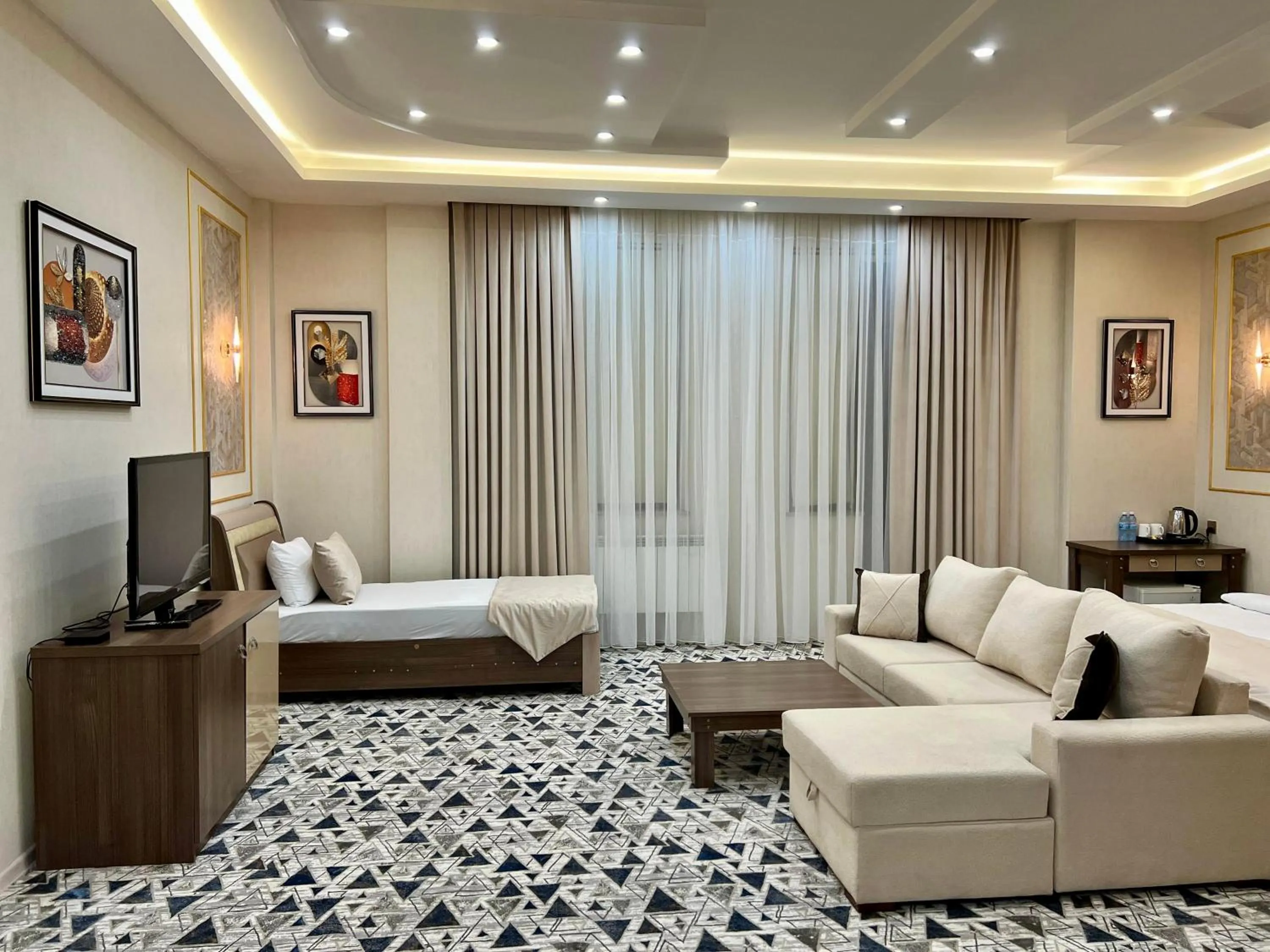 Bedroom, Bed in Royal Mansion Hotel