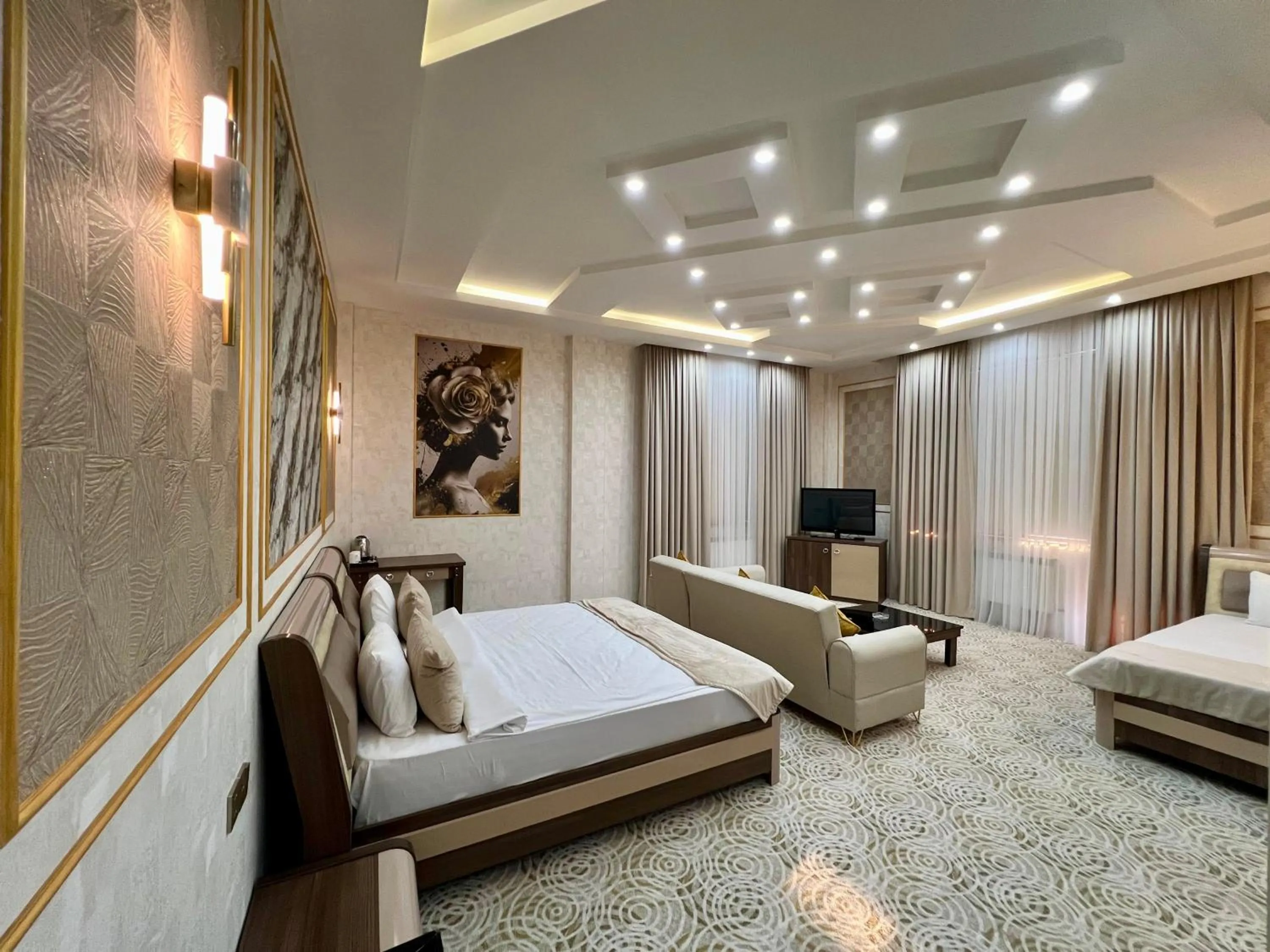 Photo of the whole room, Bed in Royal Mansion Hotel