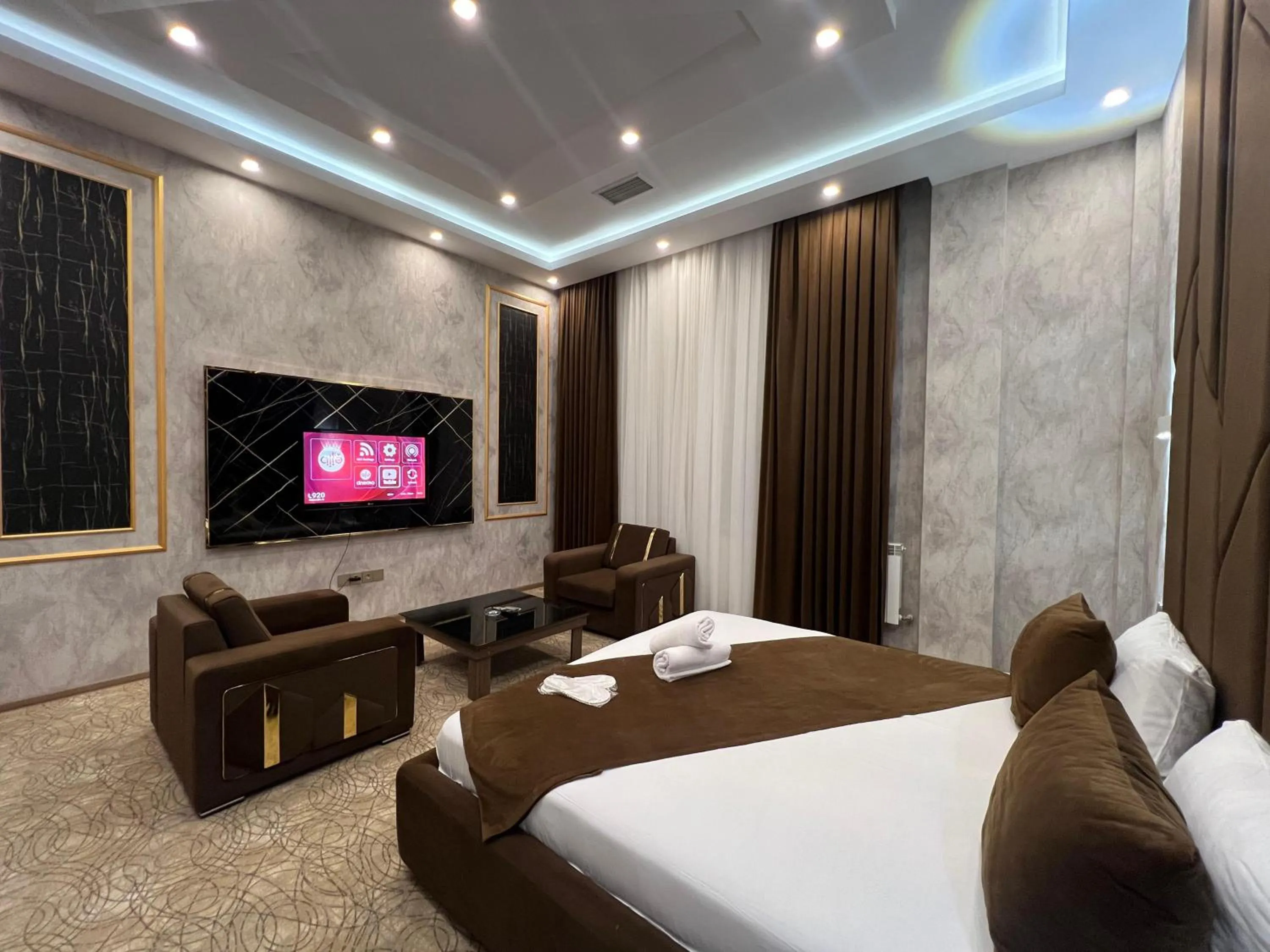 Bedroom, Bed in Royal Mansion Hotel