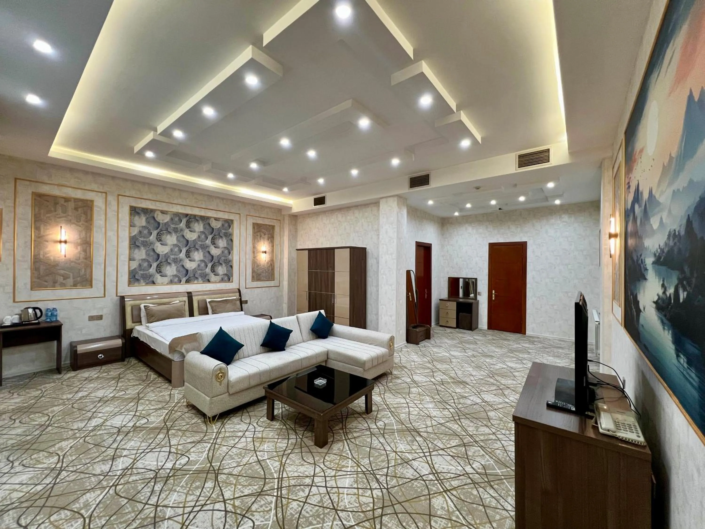 Photo of the whole room, Bed in Royal Mansion Hotel