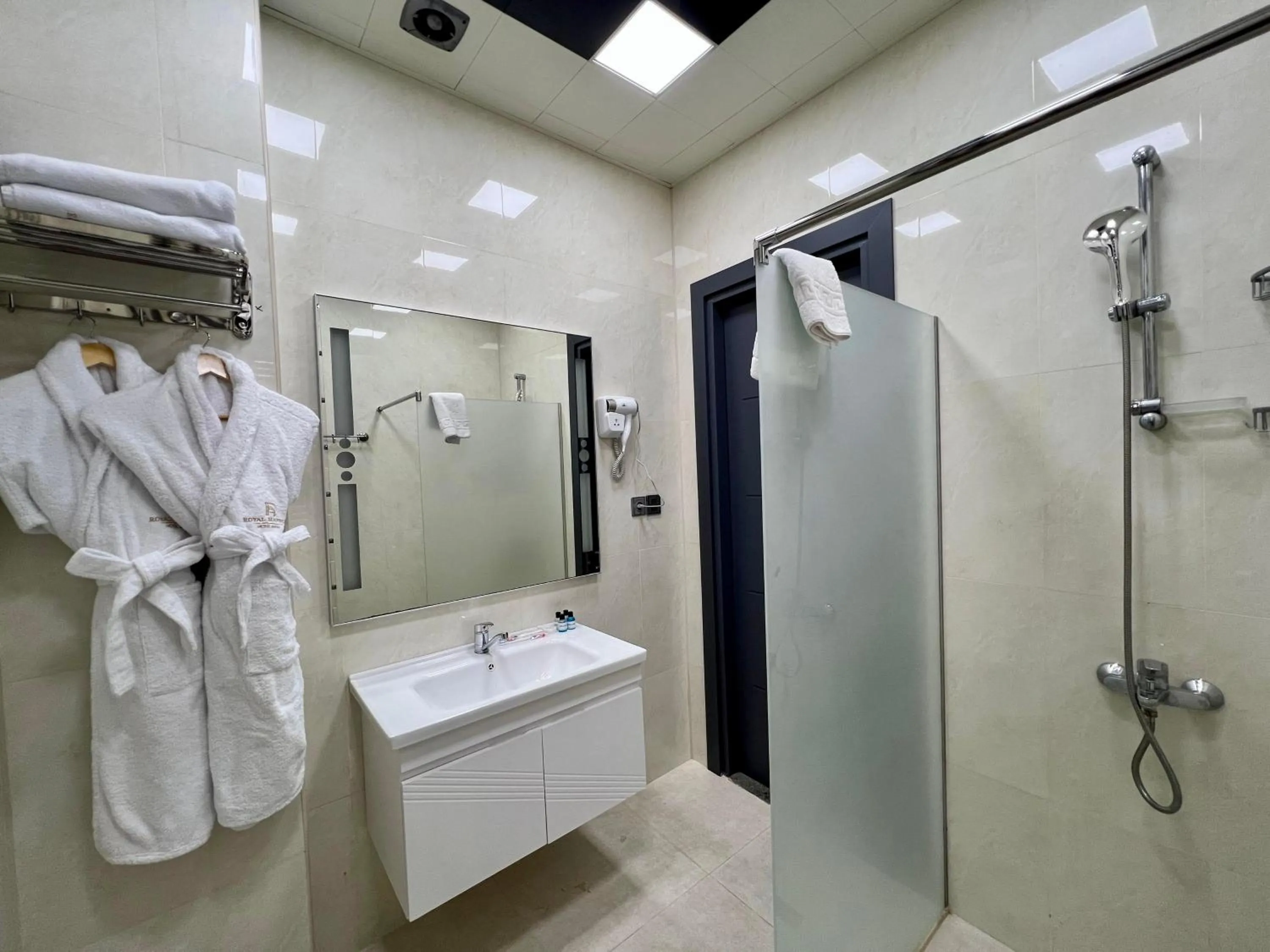 Bathroom in Royal Mansion Hotel
