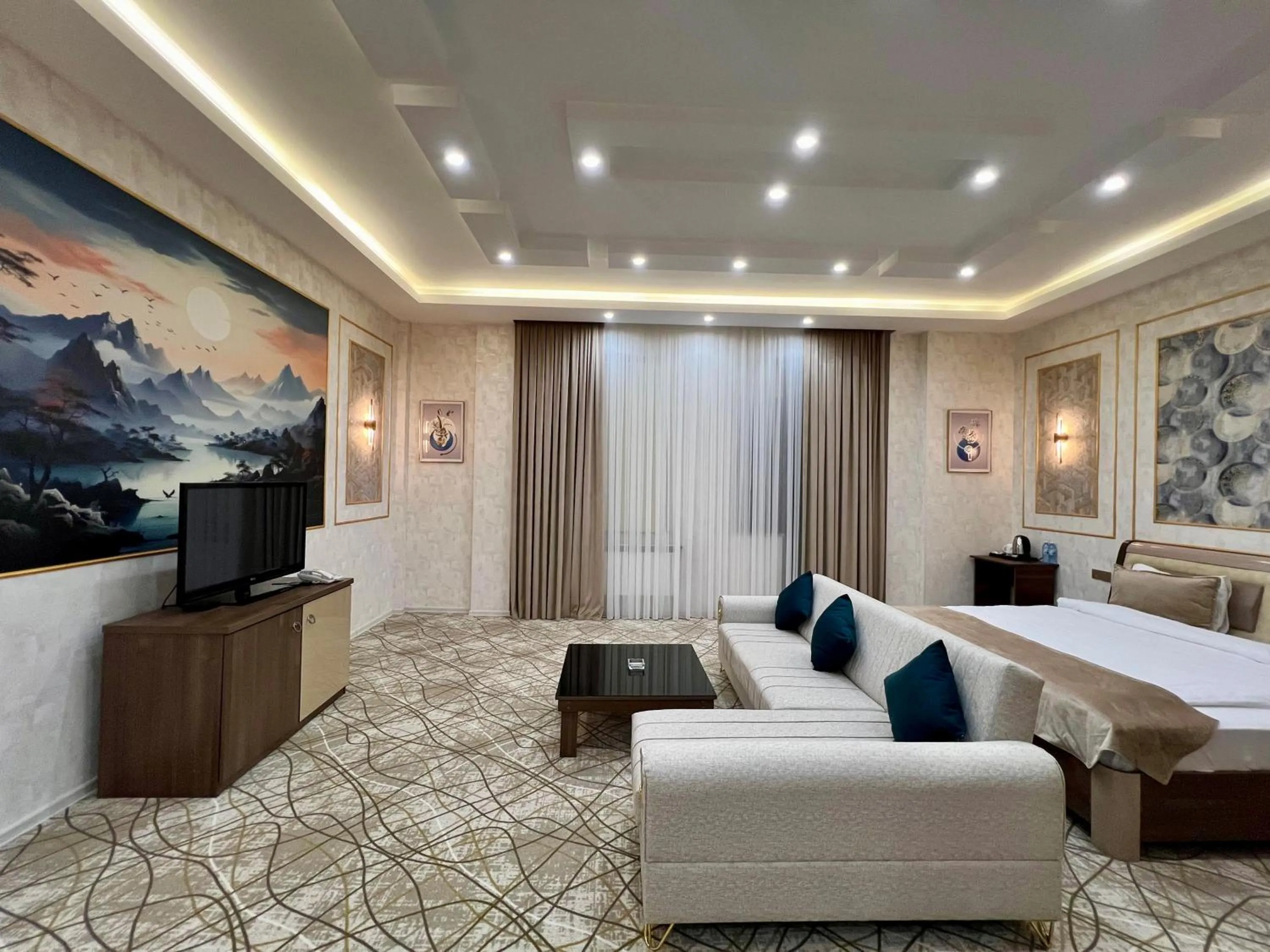 Seating area, Bed in Royal Mansion Hotel