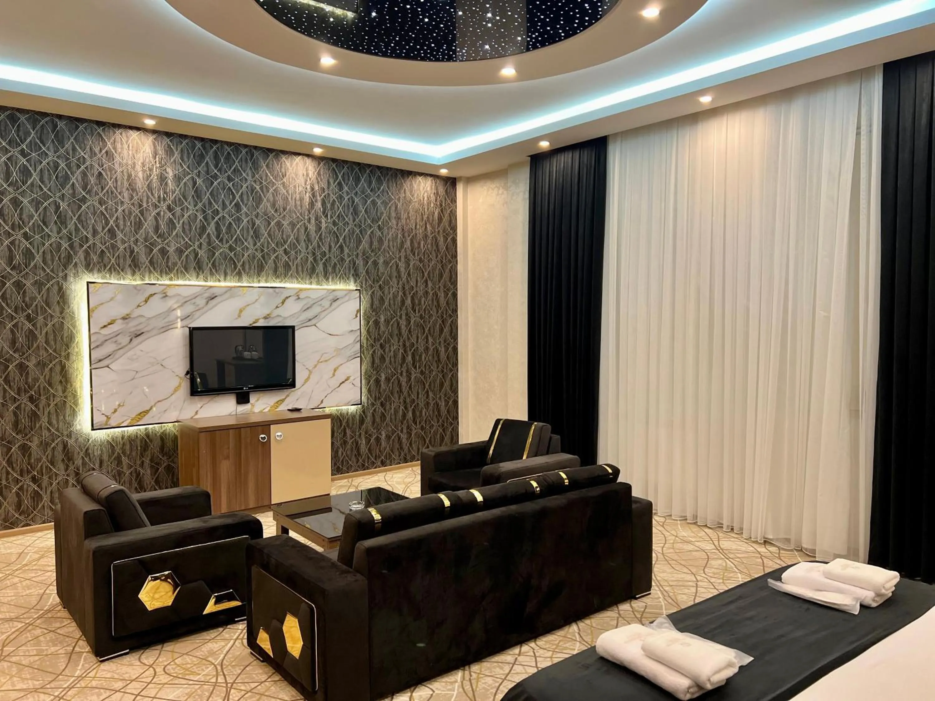 TV and multimedia in Royal Mansion Hotel