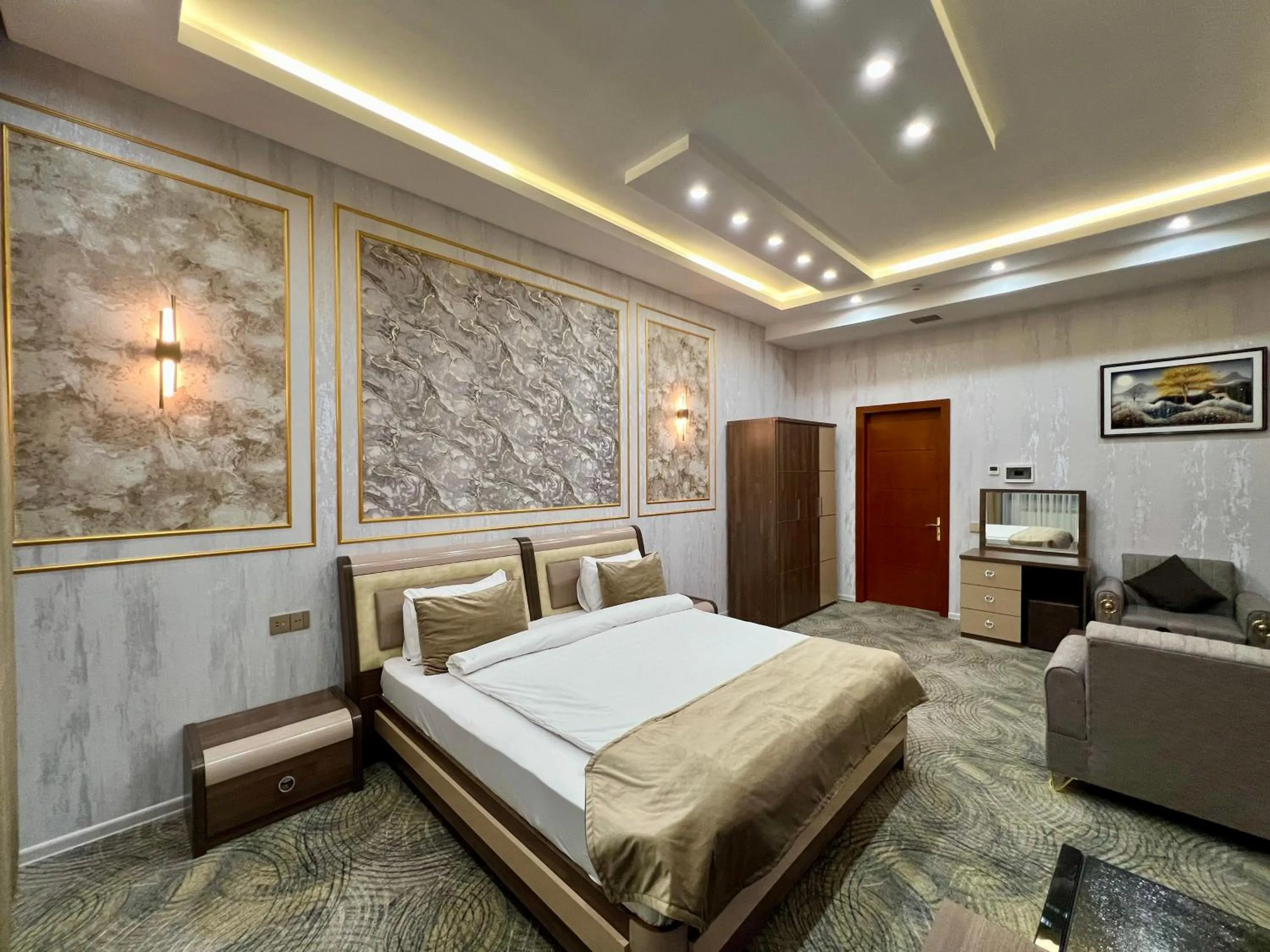 Bedroom, Bed in Royal Mansion Hotel