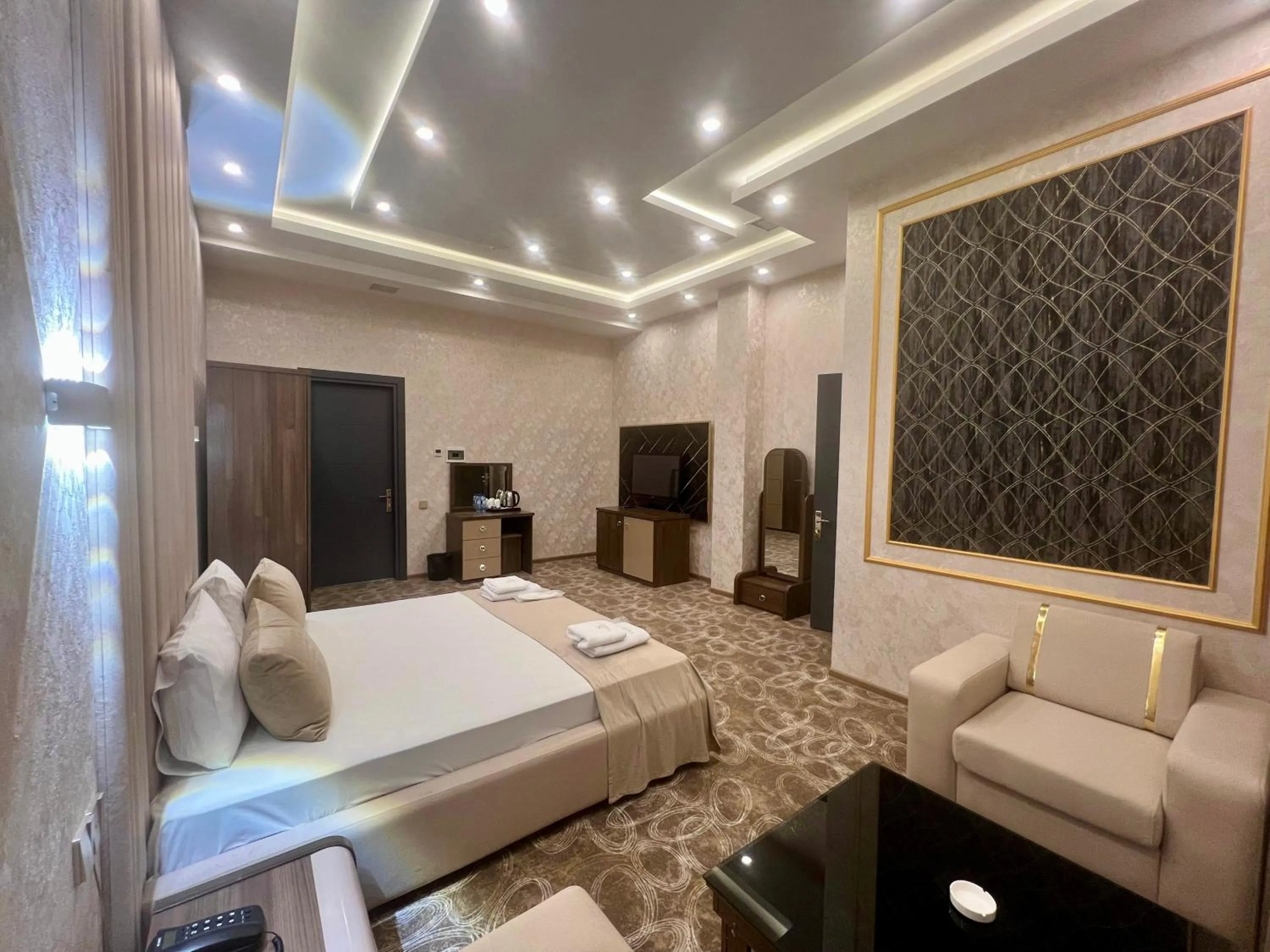 Photo of the whole room, Bed in Royal Mansion Hotel