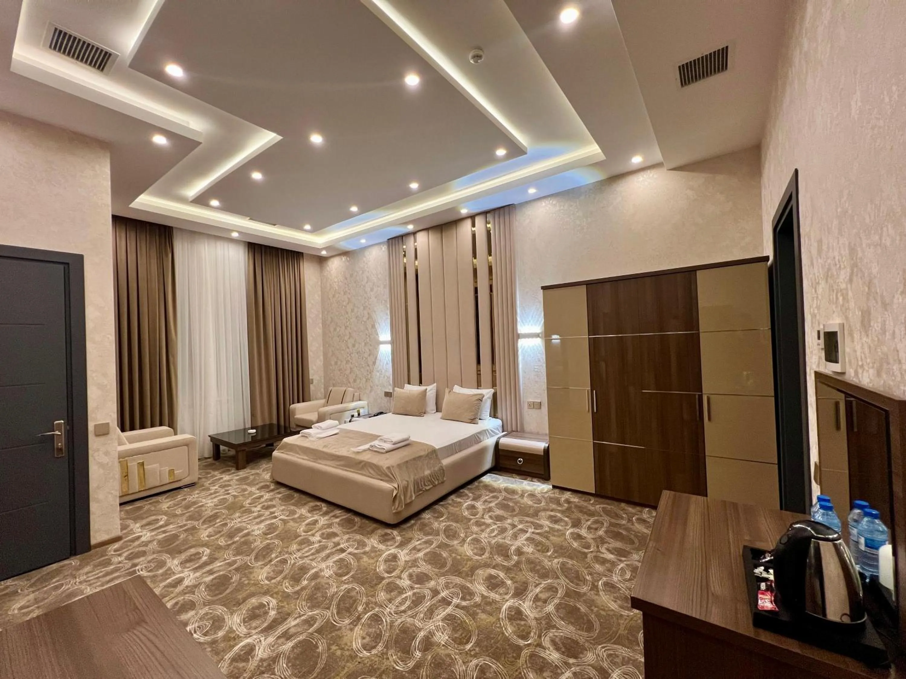 Photo of the whole room, Bed in Royal Mansion Hotel