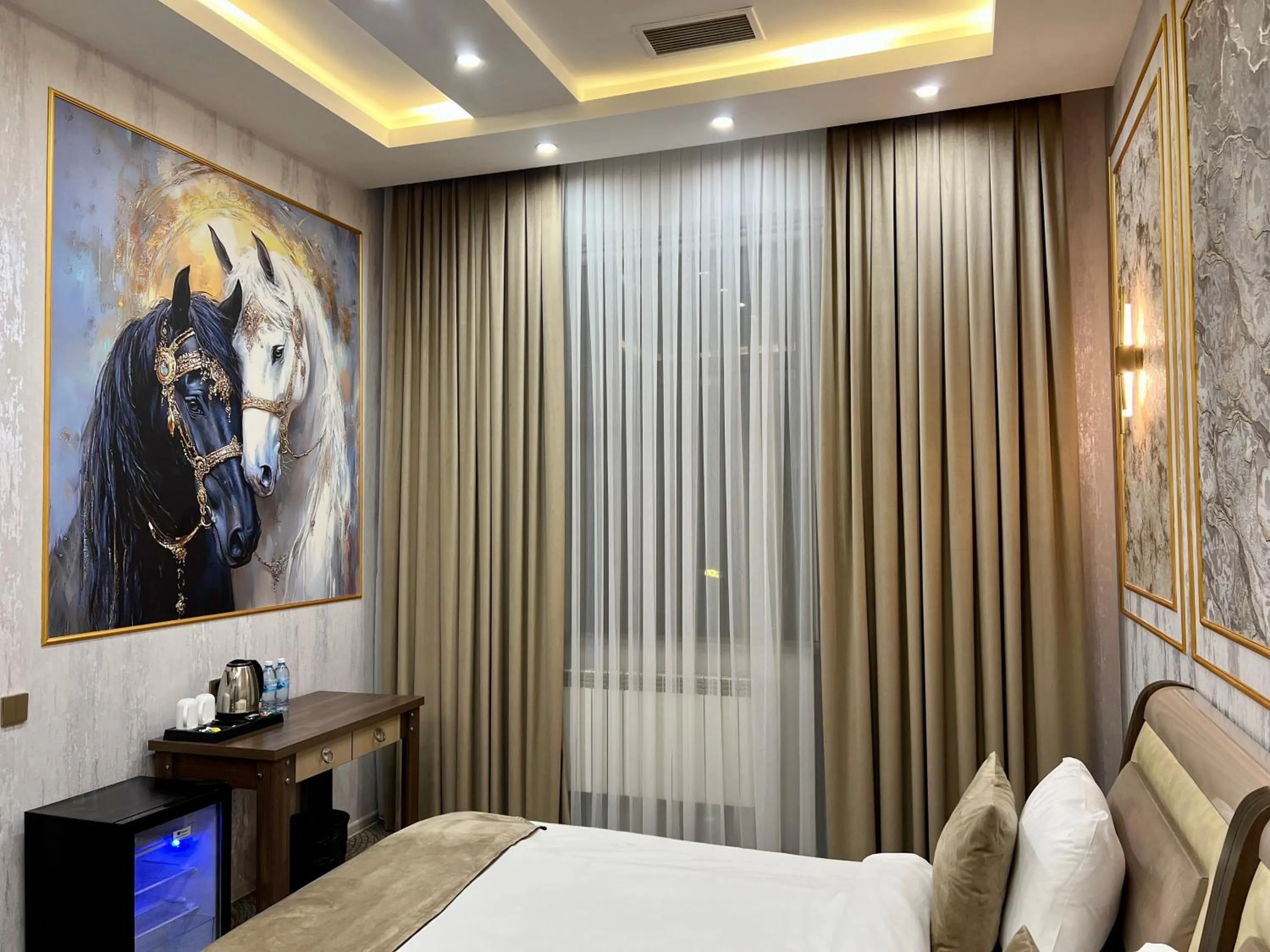 Bedroom, Bed in Royal Mansion Hotel