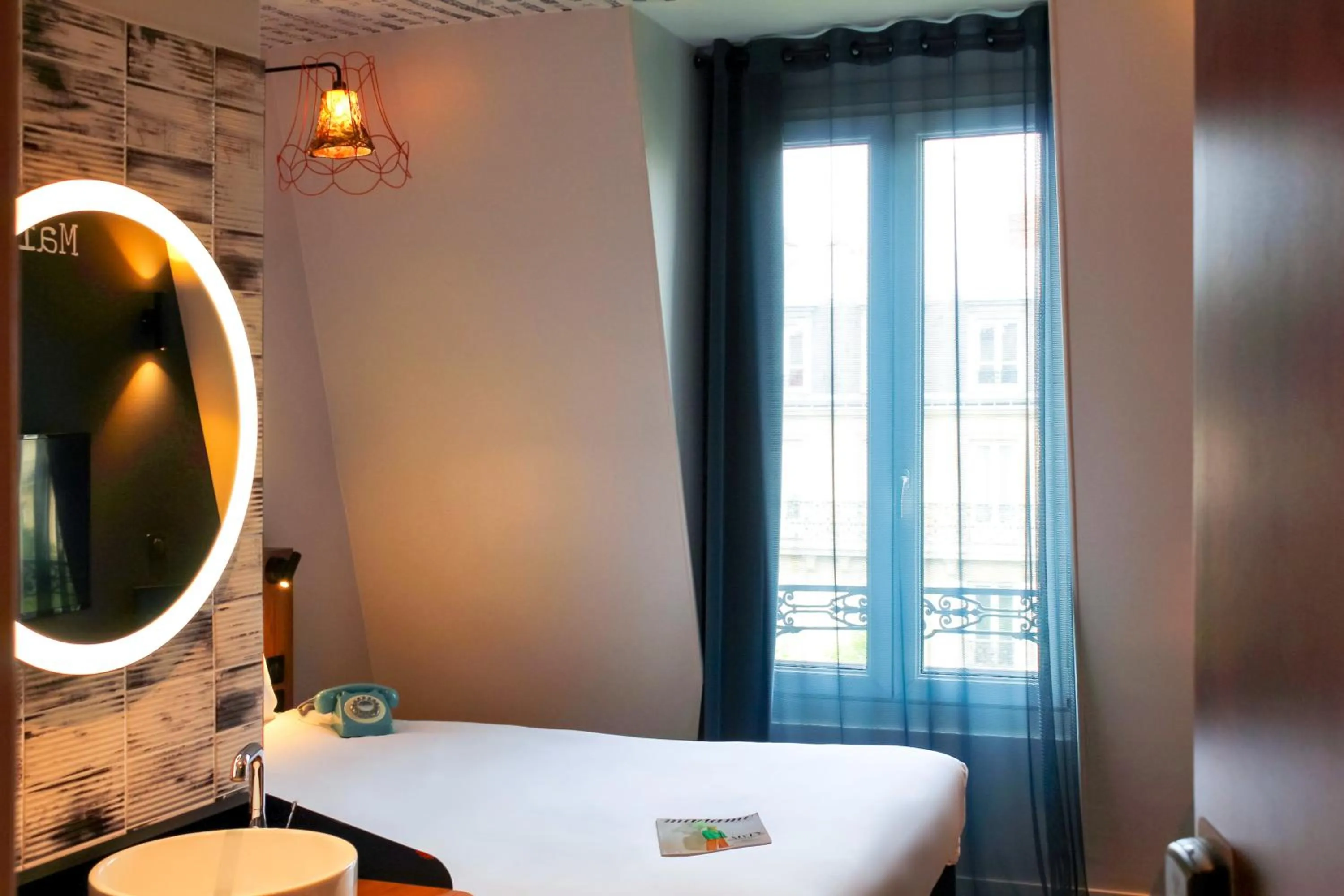 Bedroom, Bed in Ibis Styles Hotel Paris Gare de Lyon Bastille