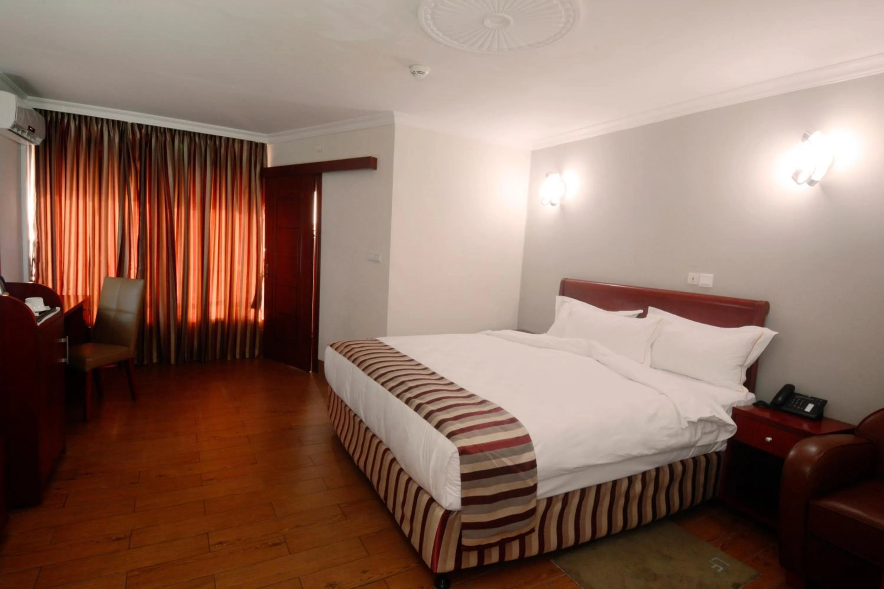 Bed in Hotel La Falaise Yaounde