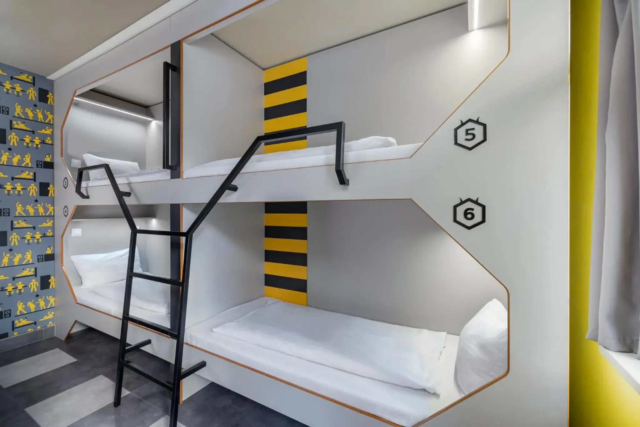 Sixtuple Room with Private Bathroom in The Hive Party Hostel Budapest Sixtuple Room with Private Bathroom in The Hive Party Hostel Budapest