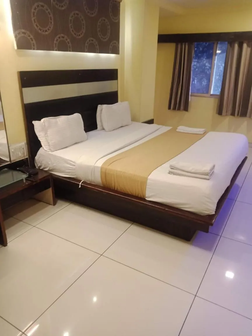 Bed in hotel kadamb inn