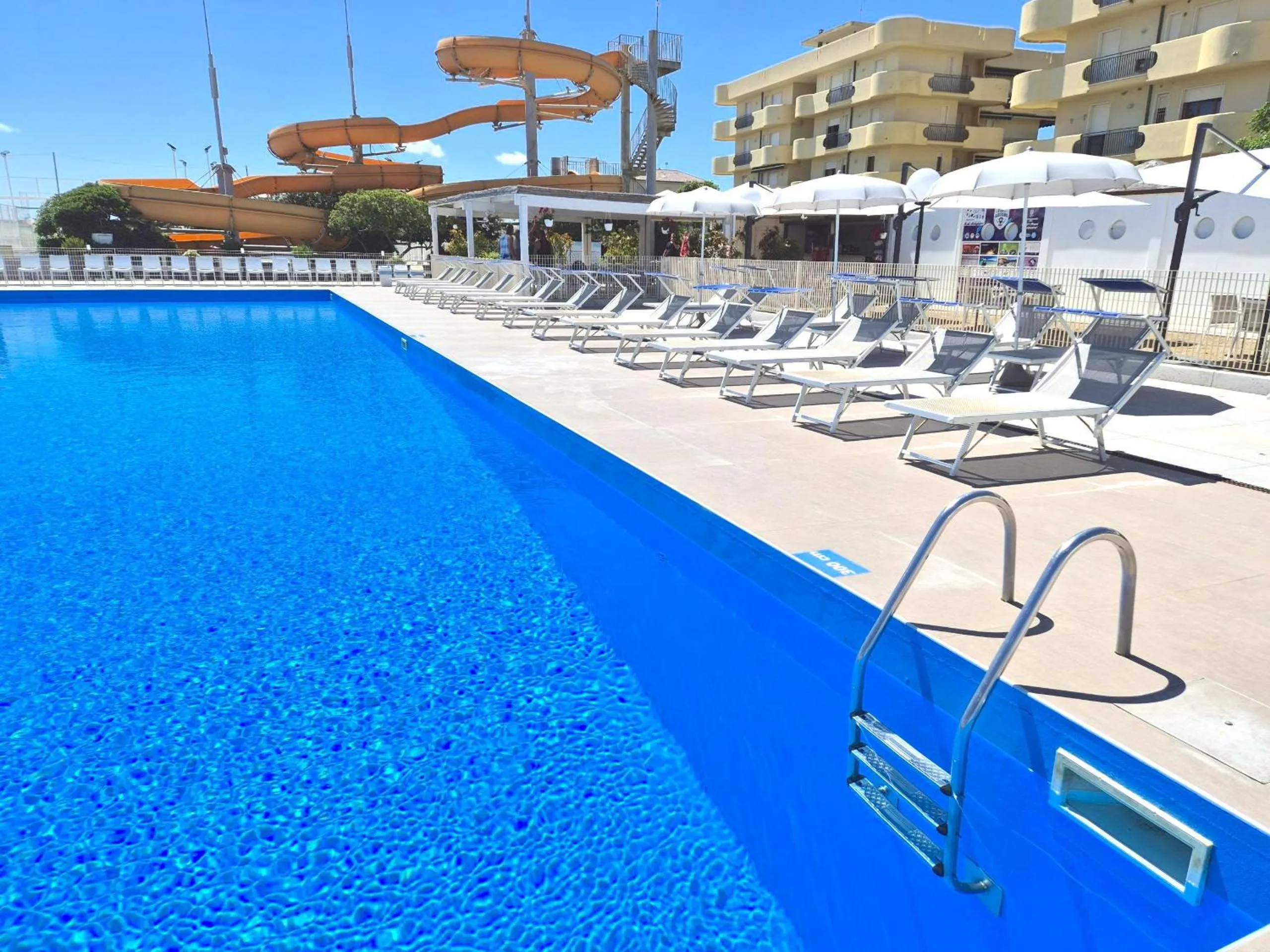 Swimming pool in Hotel Majorca