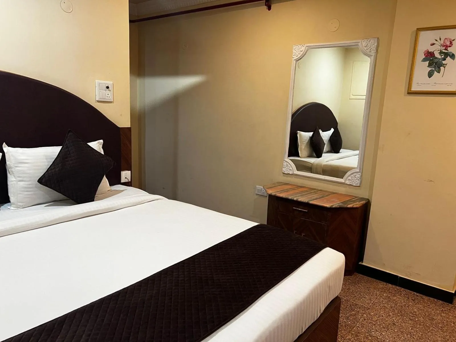 Hotel I K London Residency