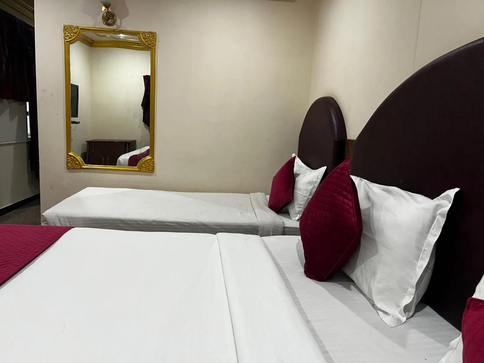 Hotel I K London Residency