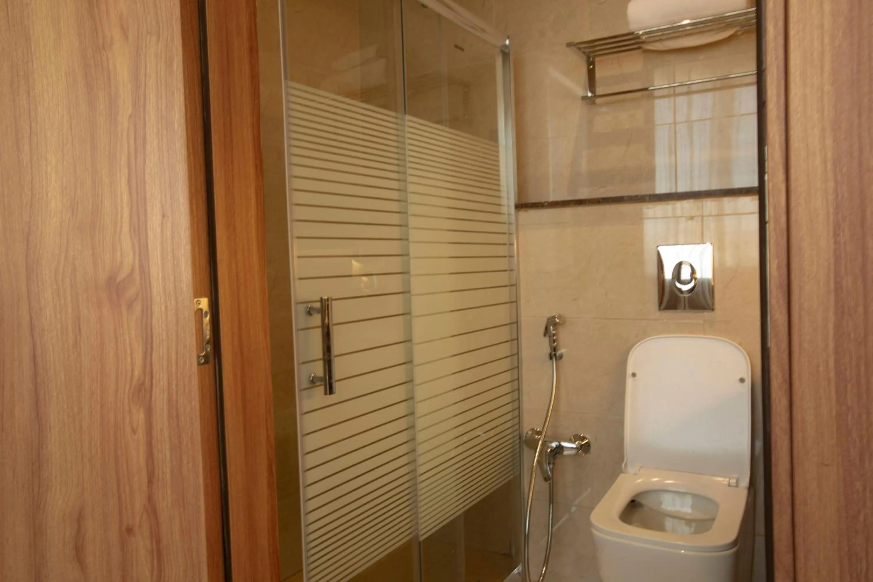 Bathroom in Park Avenues Hotel