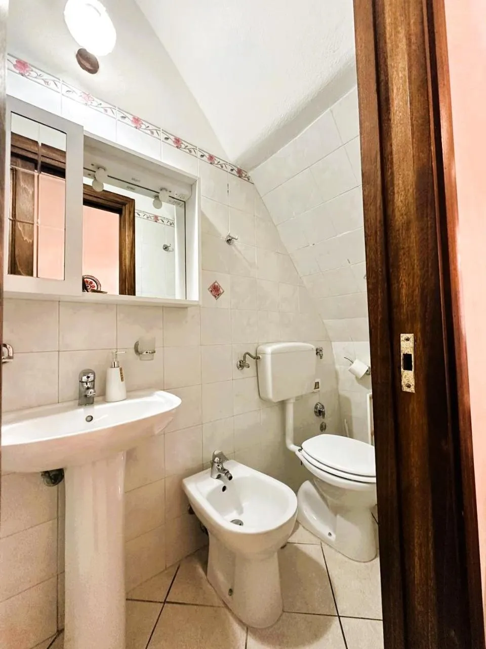 Bathroom in Malvasia 70