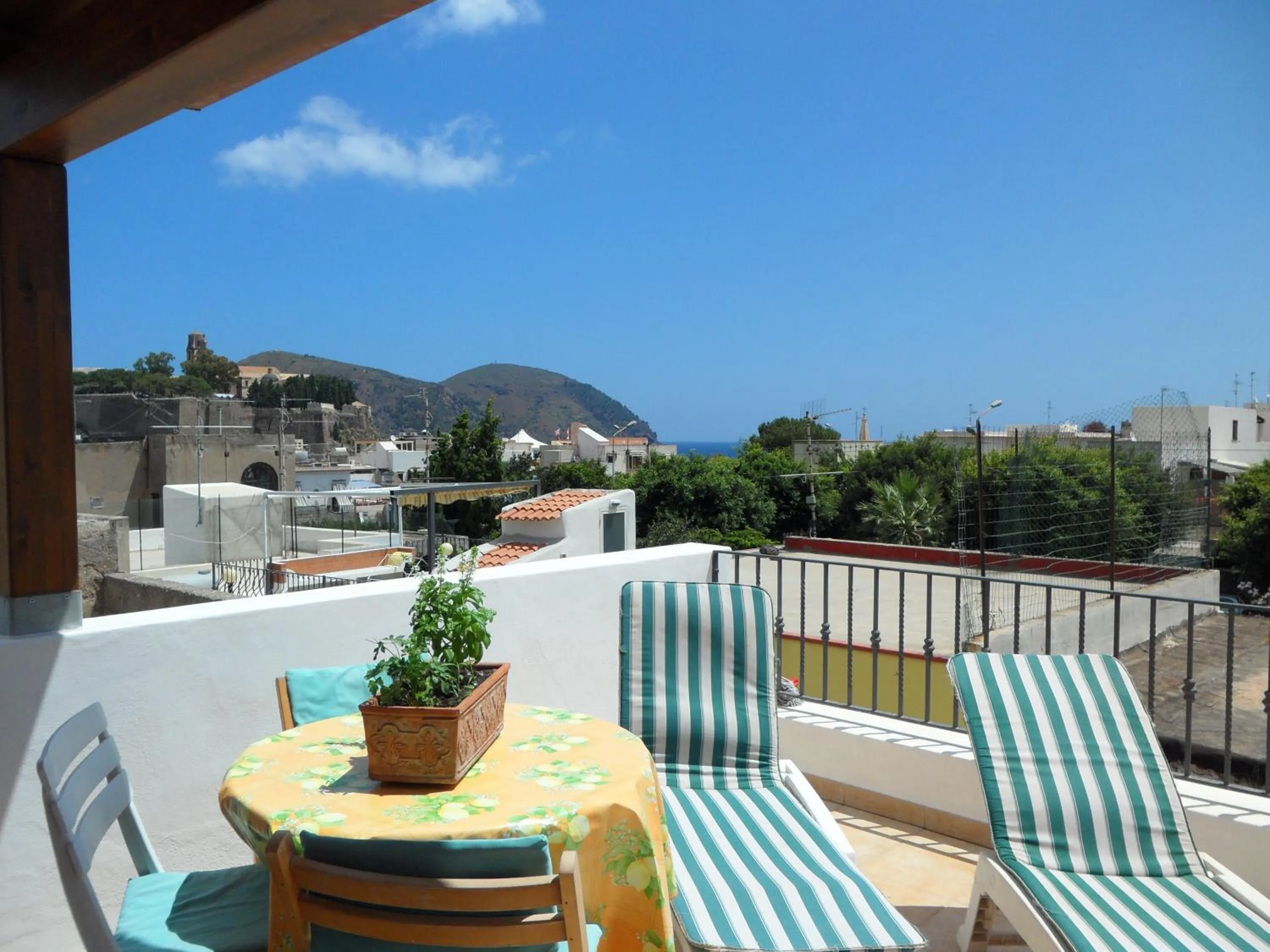 Apartment with Terrace - single occupancy in Malvasia 70
