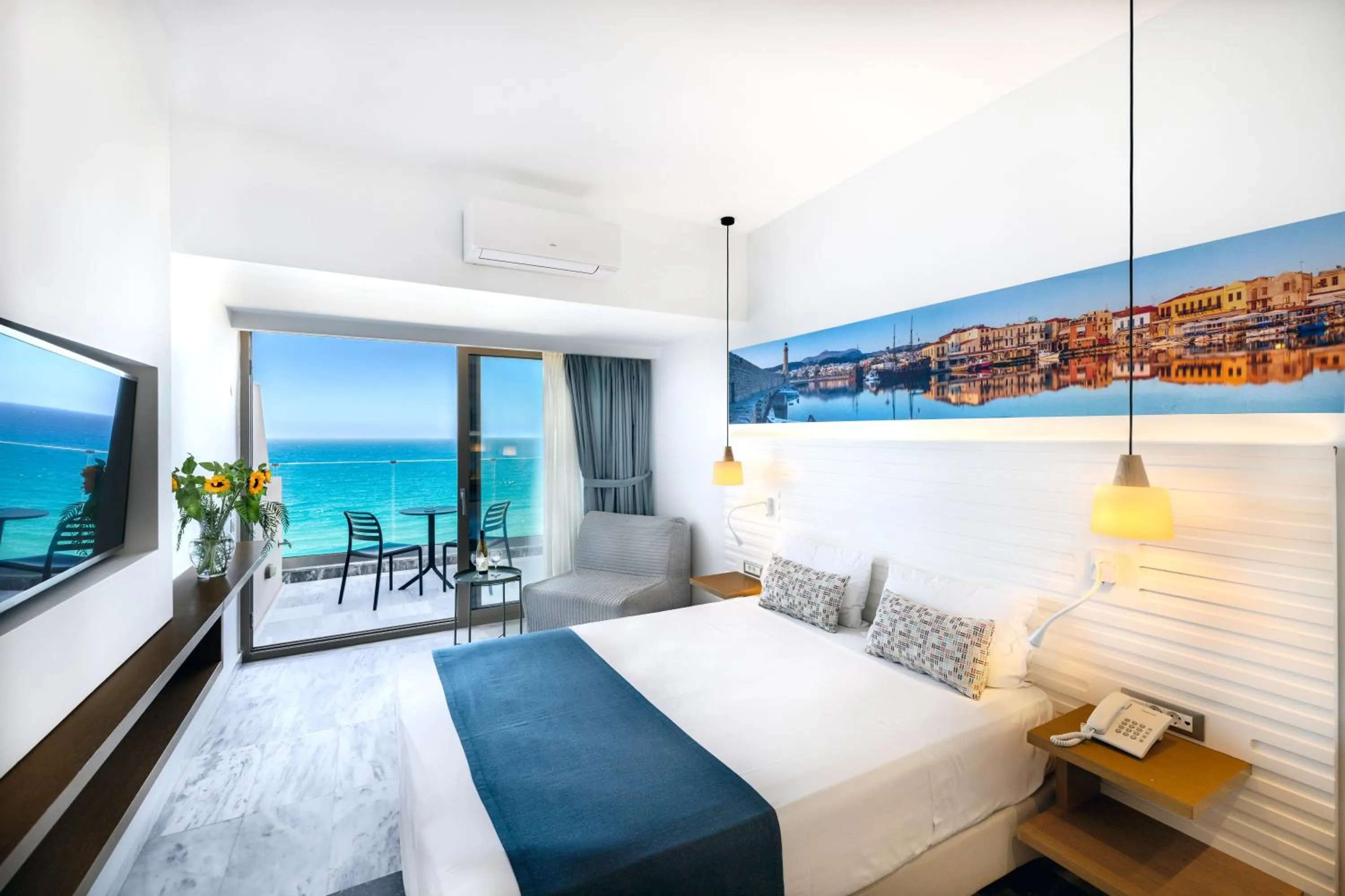 Photo of the whole room, Bed in Archipelagos Hotel