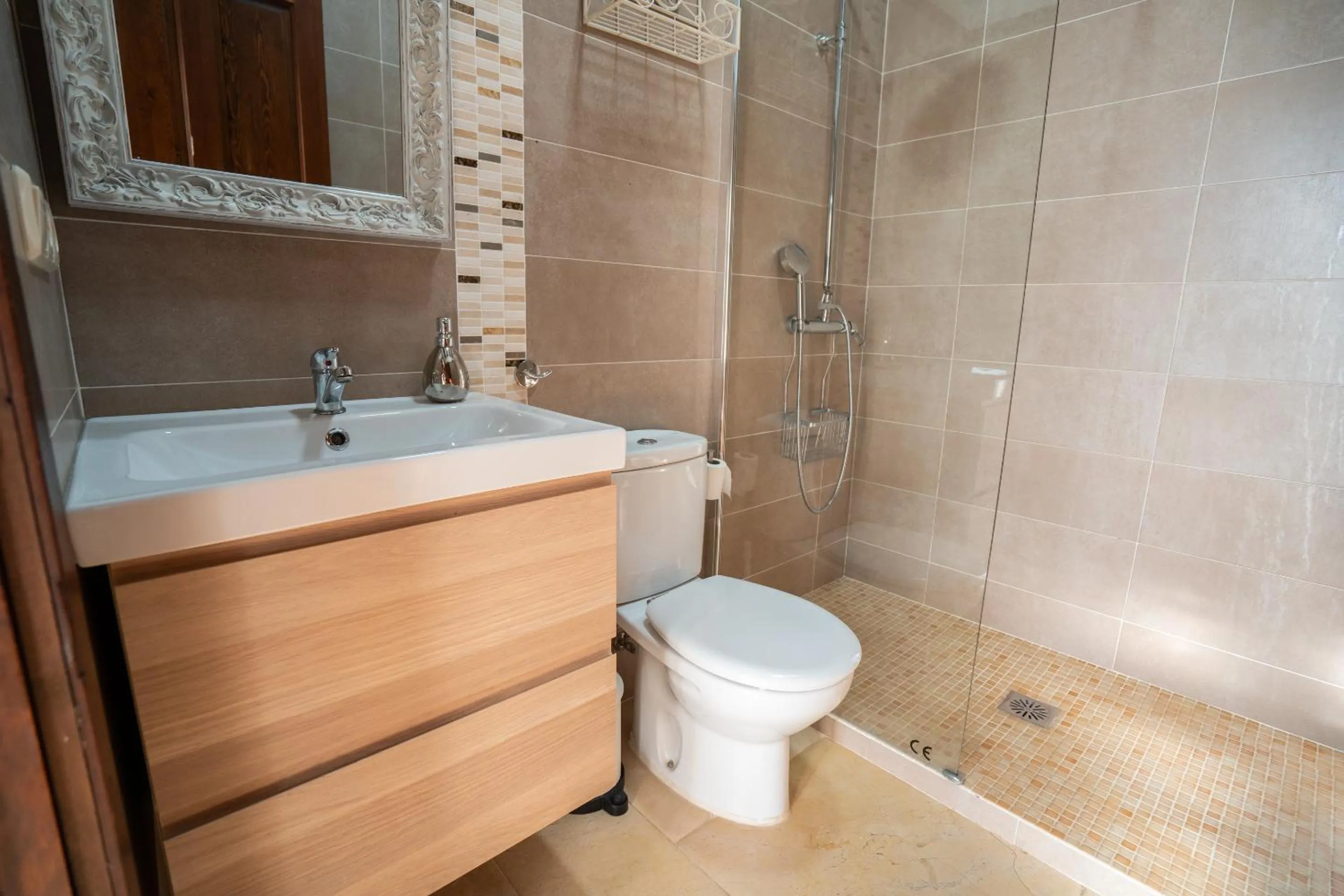 Shower in Hotel Azalea Playa