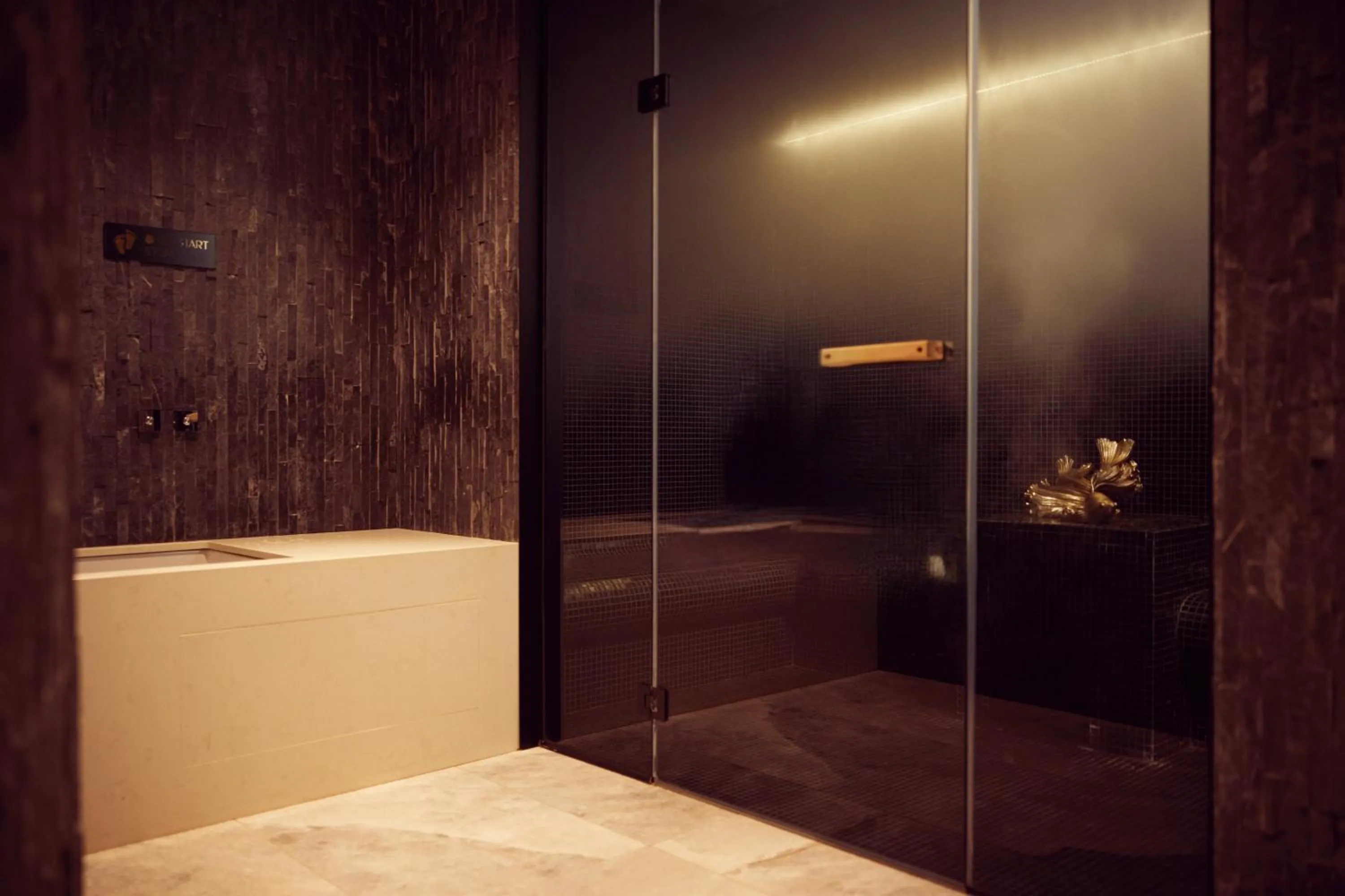 Spa and wellness centre/facilities in Van der Valk Hotel Mons Congres & Spa