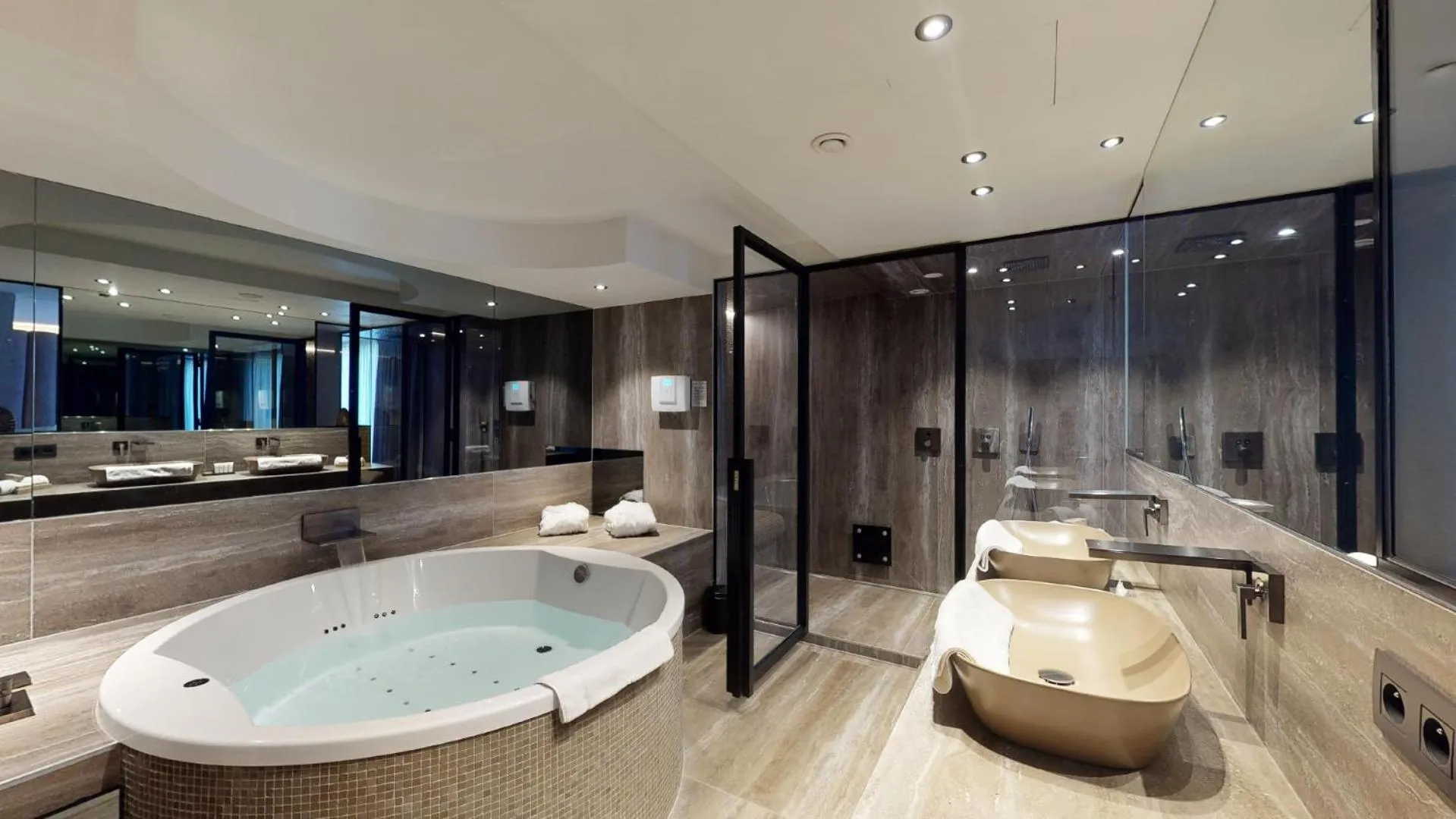 Bathroom in Van der Valk Hotel Mons Congres & Spa