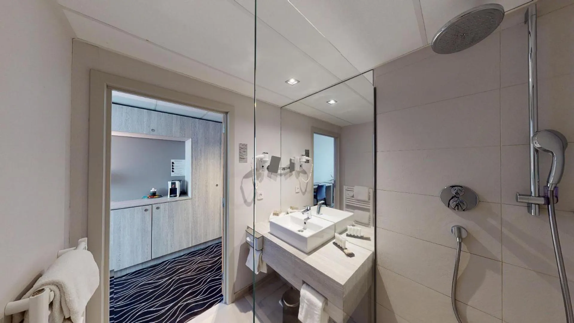 Bathroom in Van der Valk Hotel Mons Congres & Spa