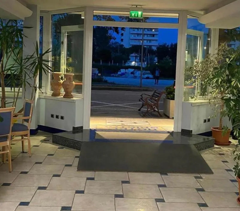 Hotel Bristol - a 30 mt dalla spiaggia