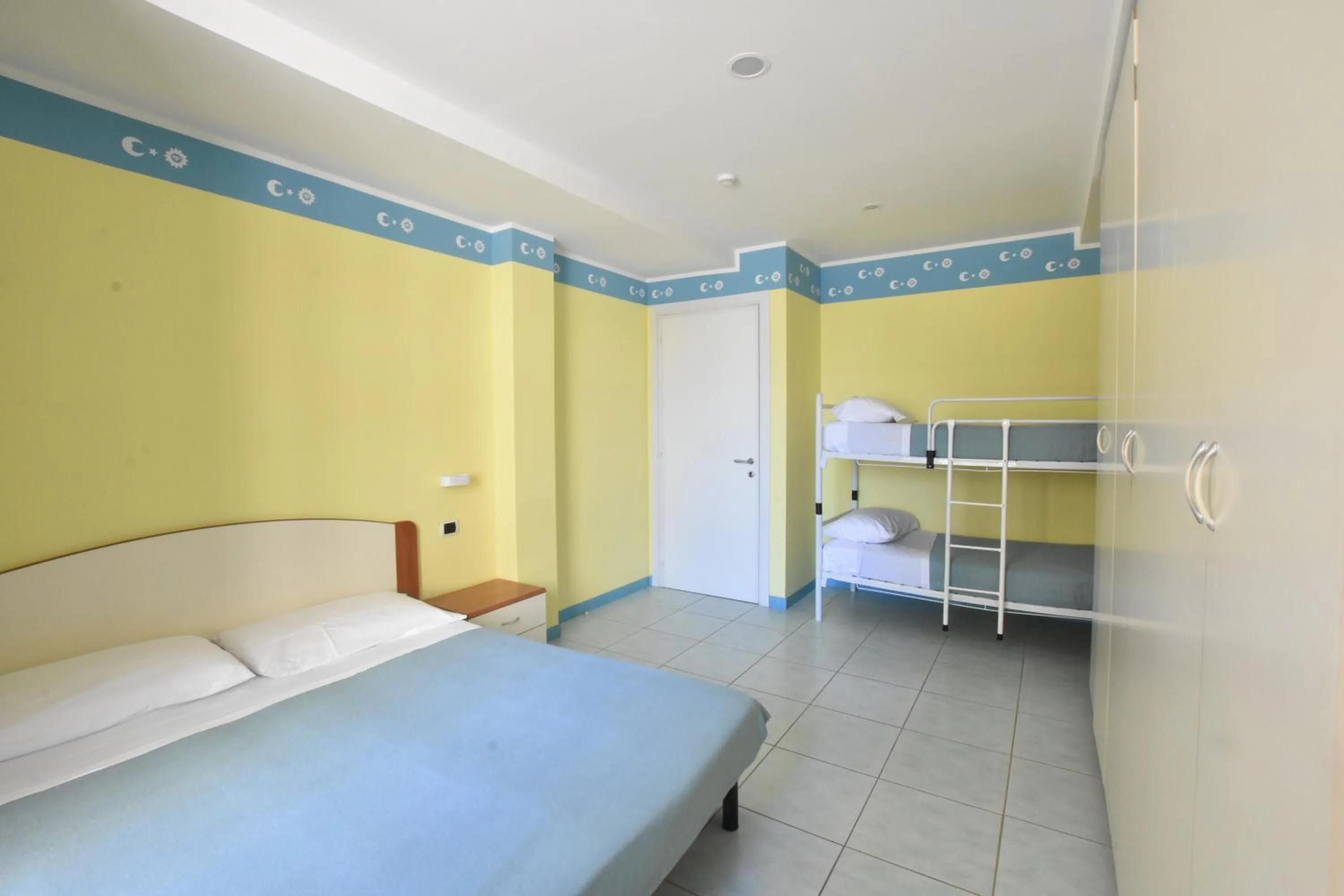 Photo of the whole room, Bed in Hotel Bristol - a 30 mt dalla spiaggia