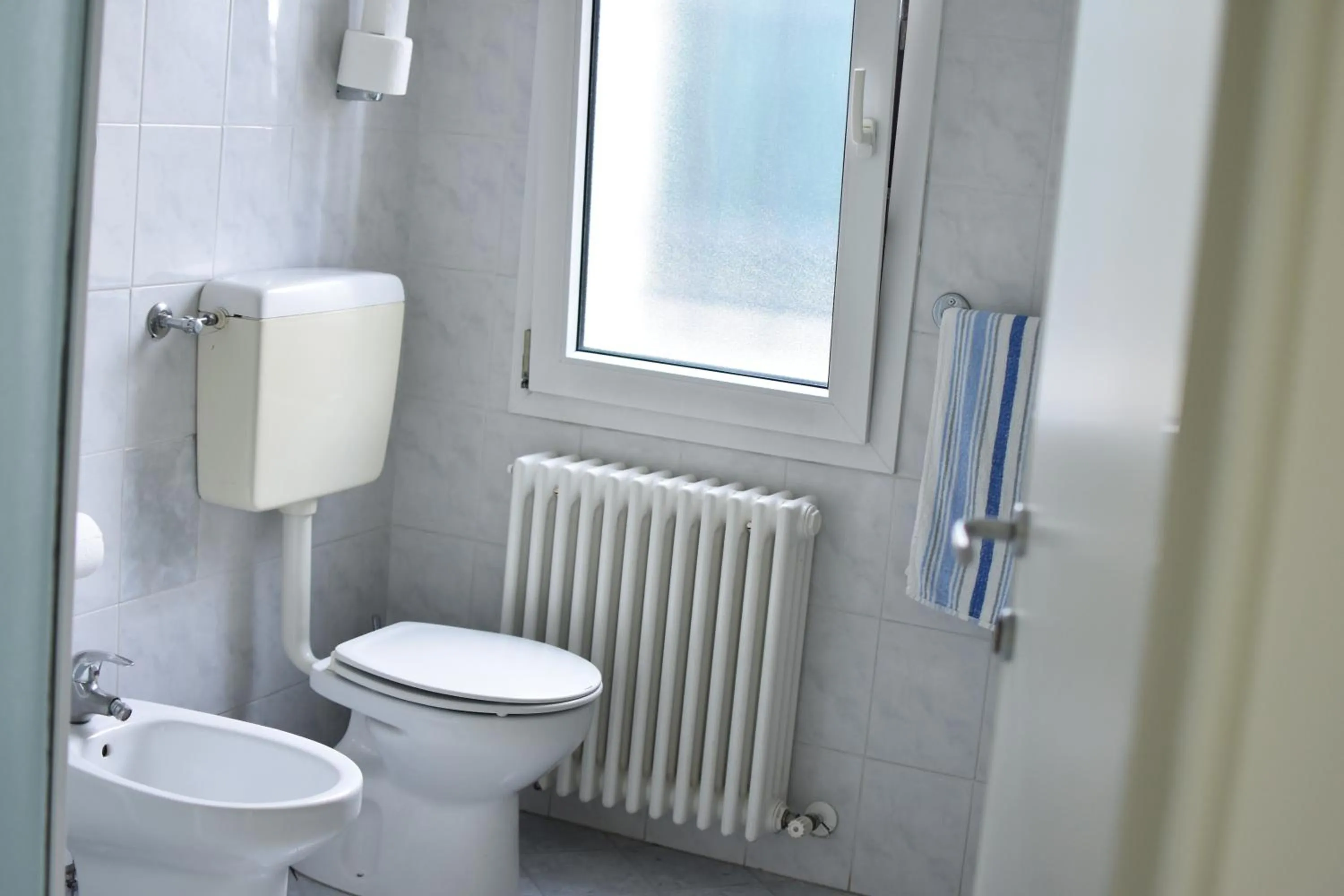 Toilet in Hotel Bristol - a 30 mt dalla spiaggia