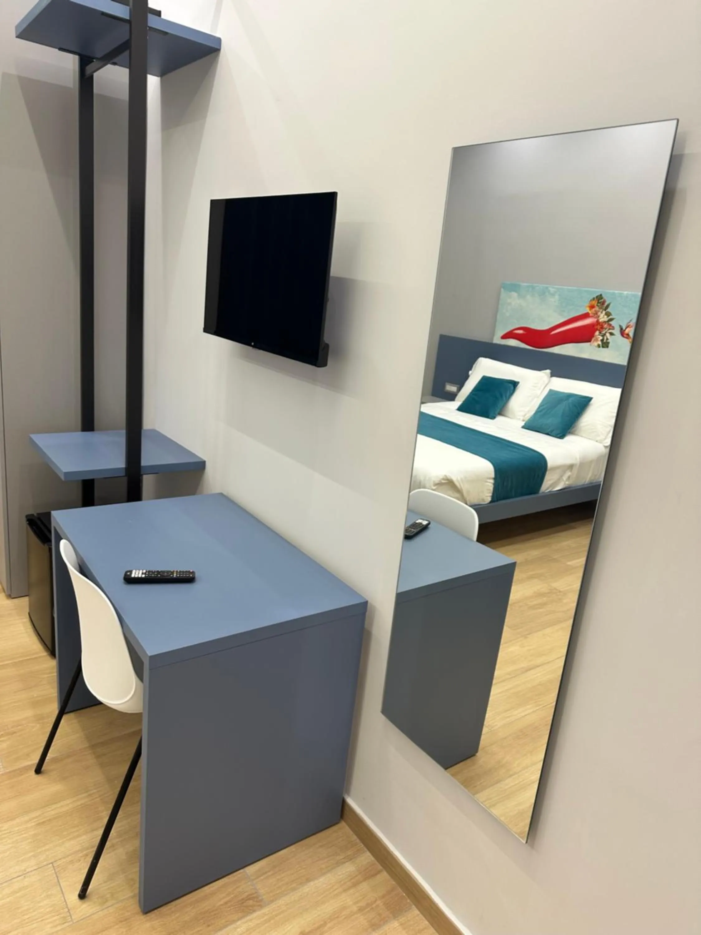 TV and multimedia in Hotiday Napoli Astoria