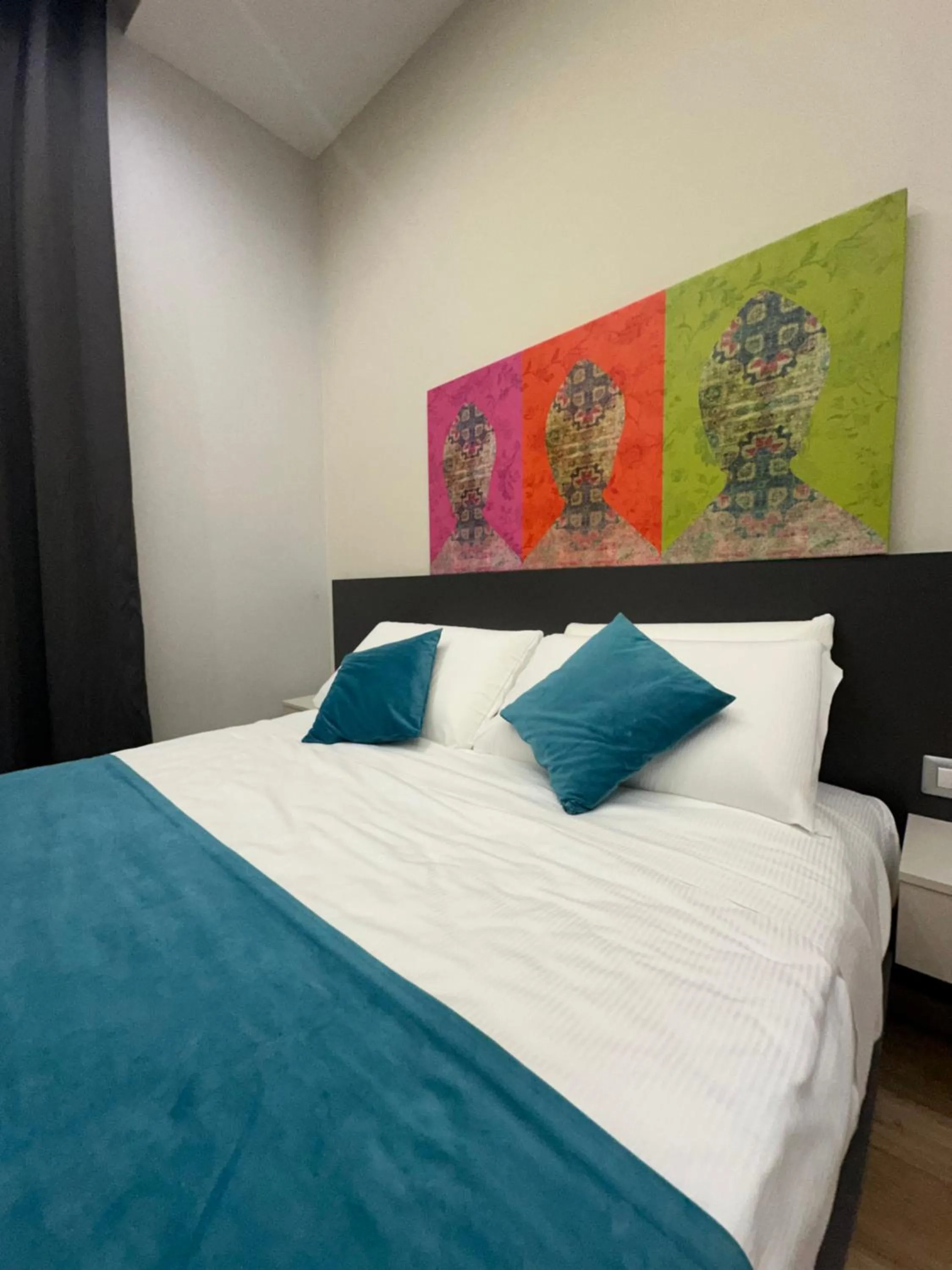 Photo of the whole room, Bed in Hotiday Napoli Astoria