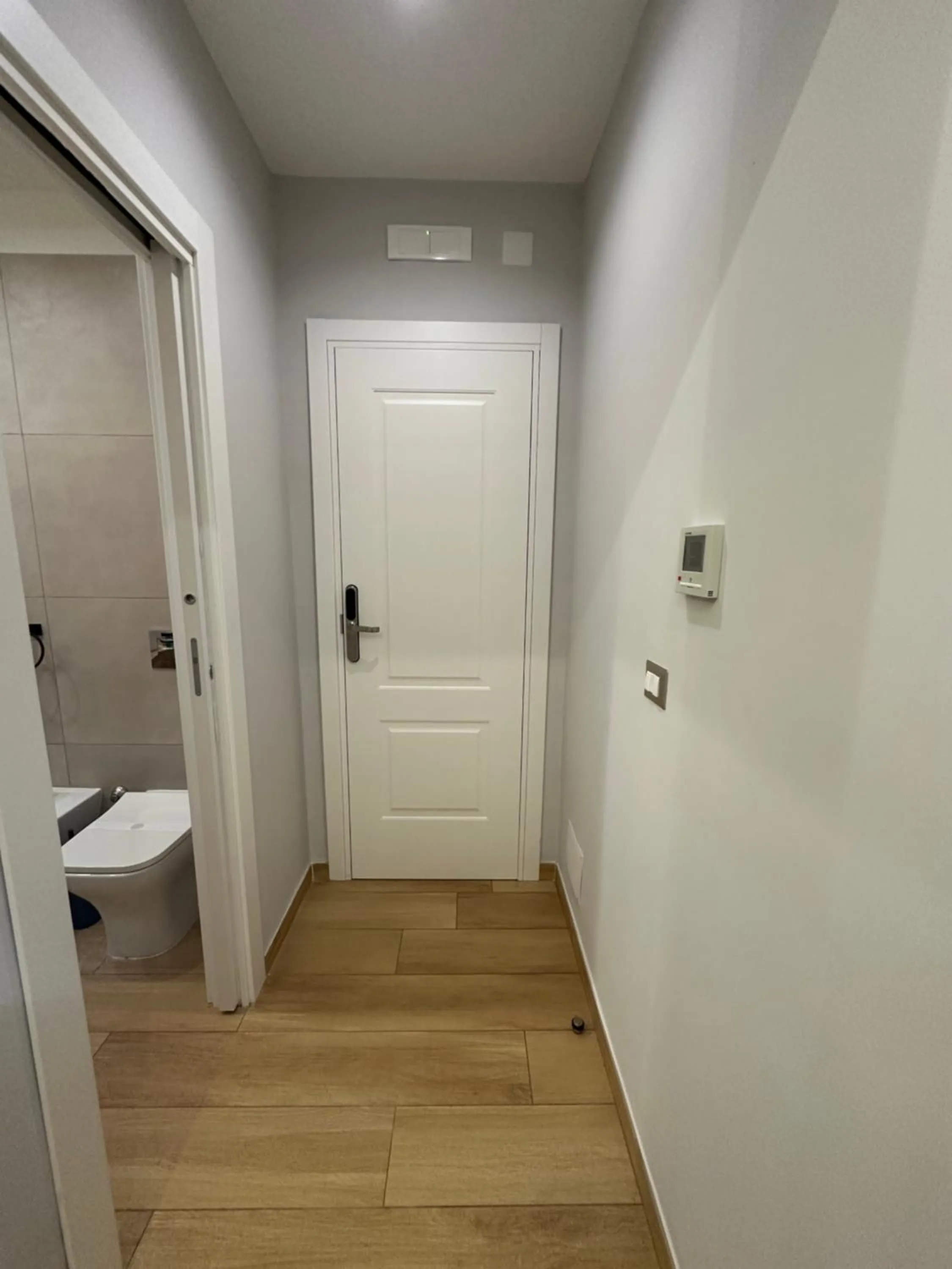 Photo of the whole room in Hotiday Napoli Astoria