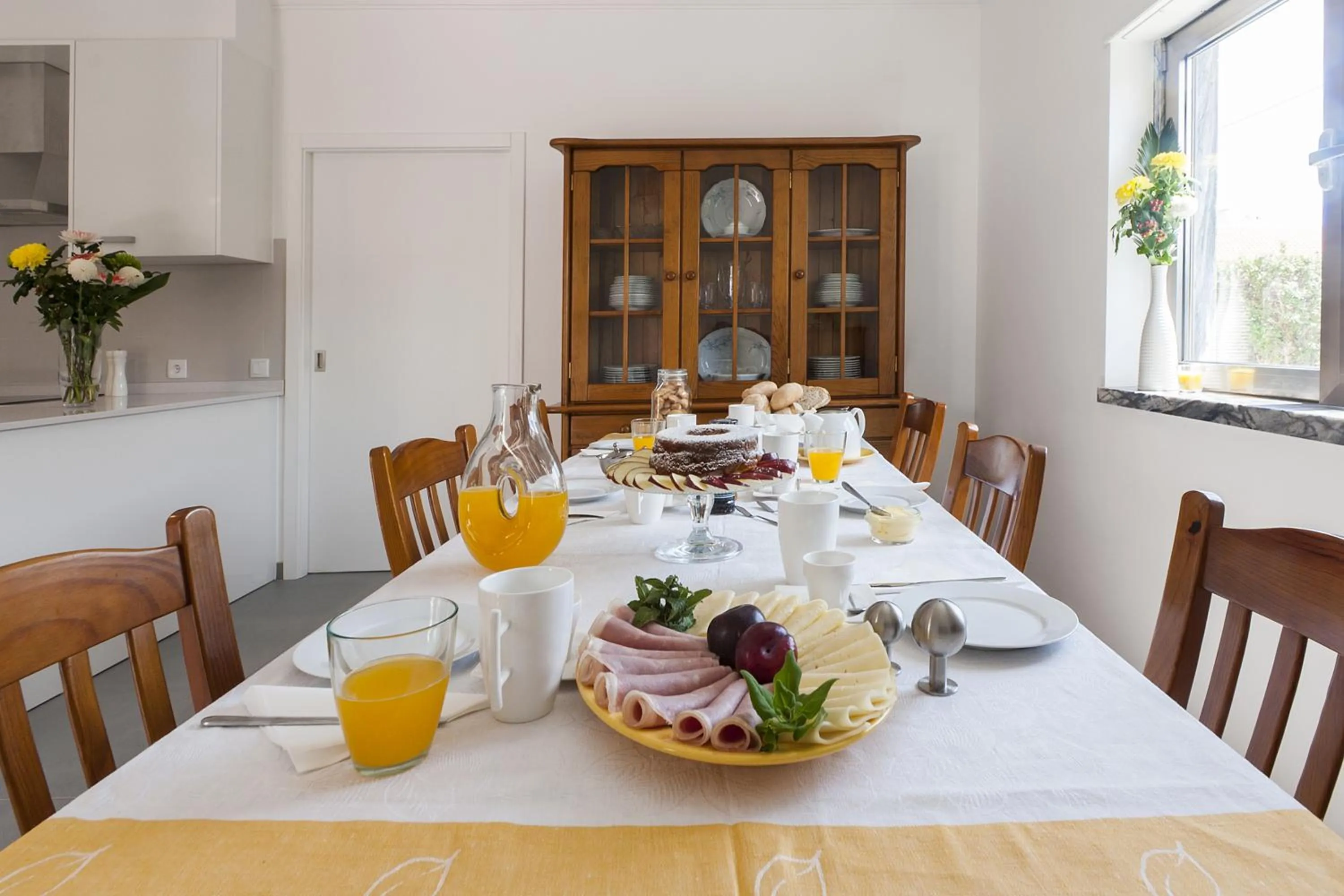 Breakfast in Beachouse - Surf, Bed & Breakfast