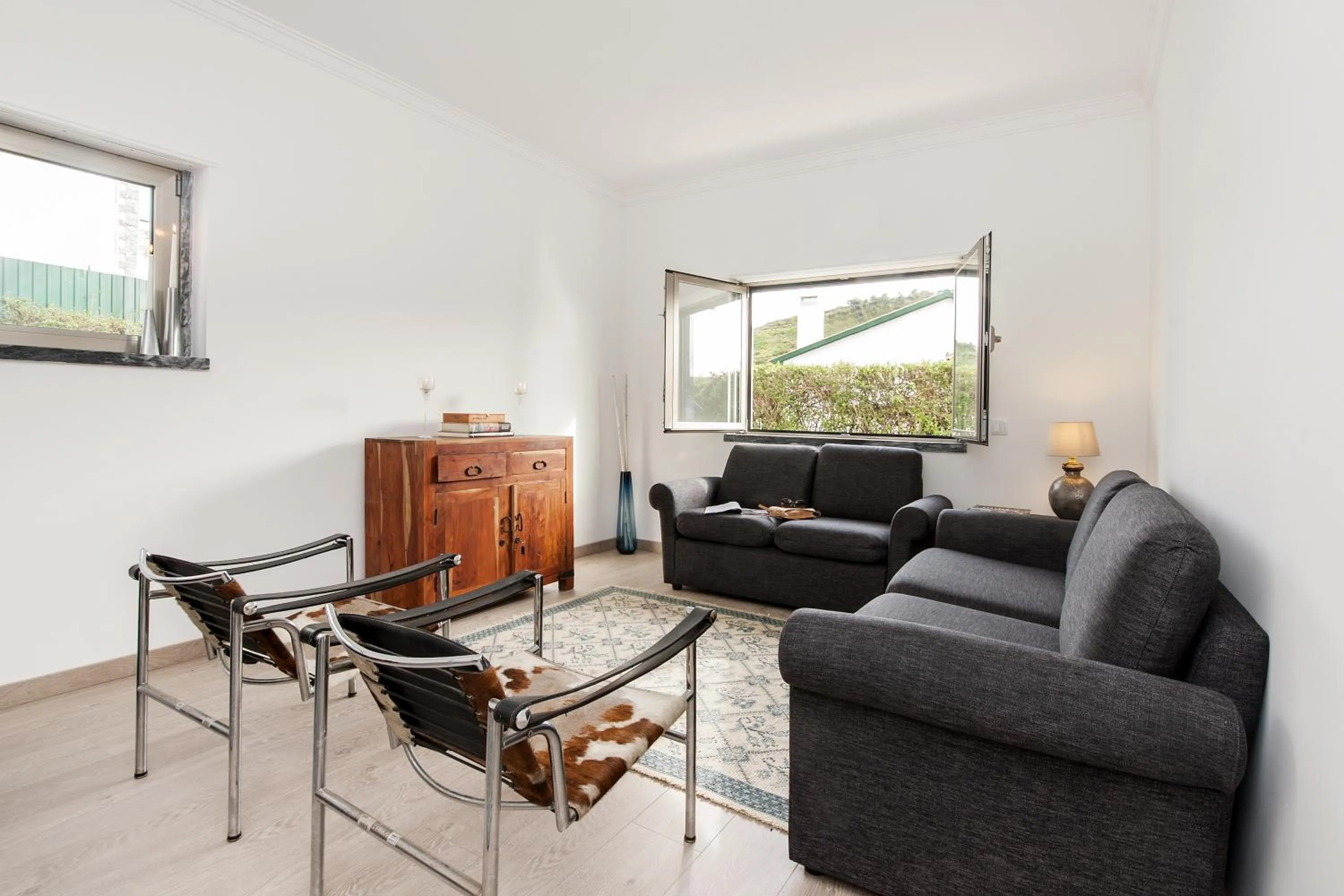 Communal lounge/ TV room in Beachouse - Surf, Bed & Breakfast