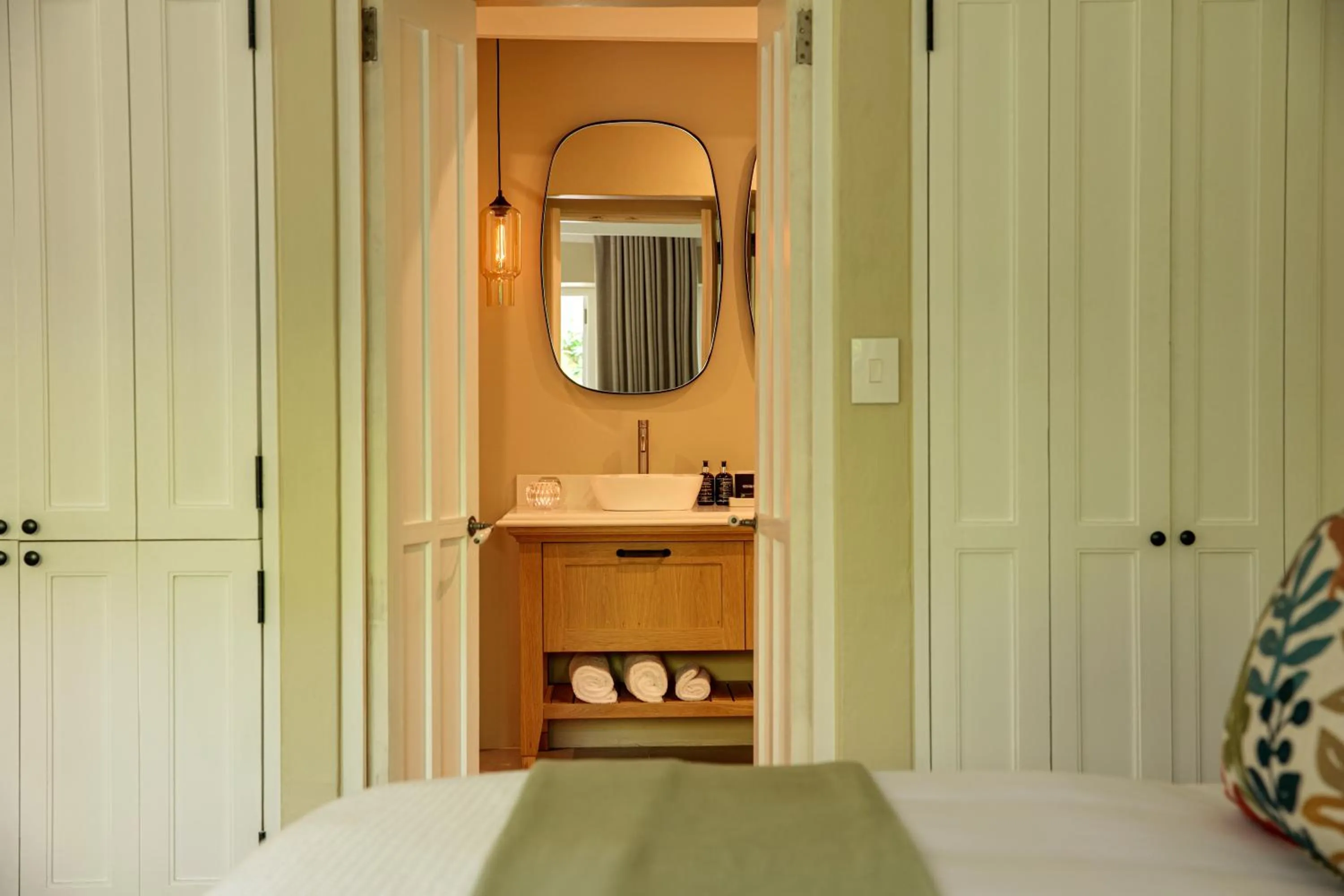 Bathroom, Bed in Grande Provence