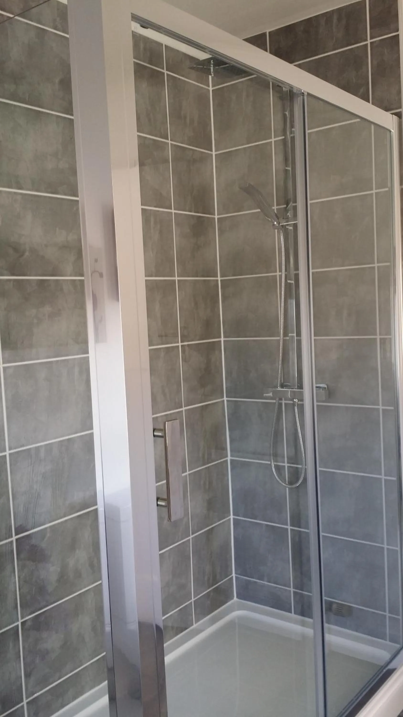 Shower in The Saxby Hotel