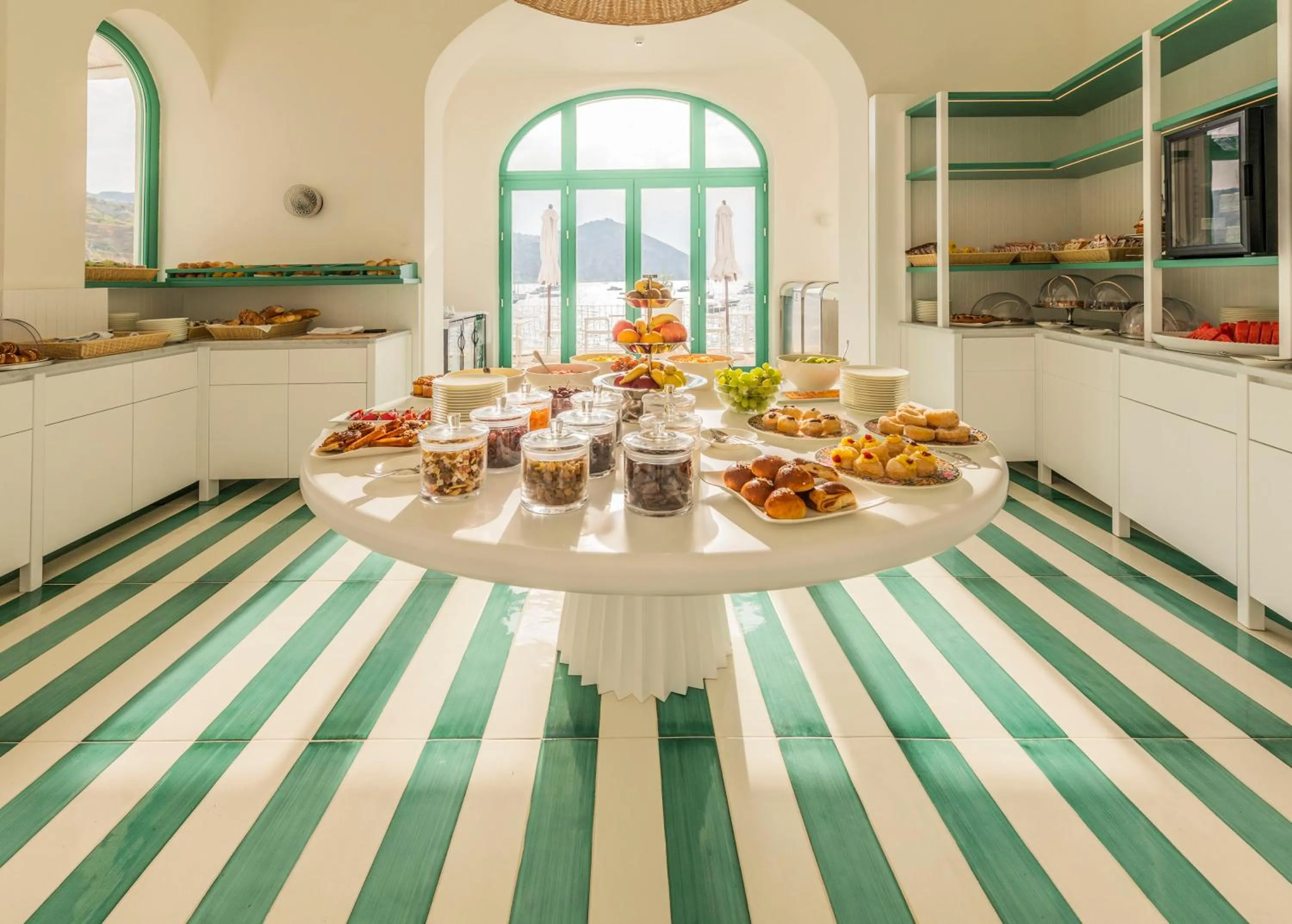 Restaurant/places to eat in Miramare Sea Resort & Spa