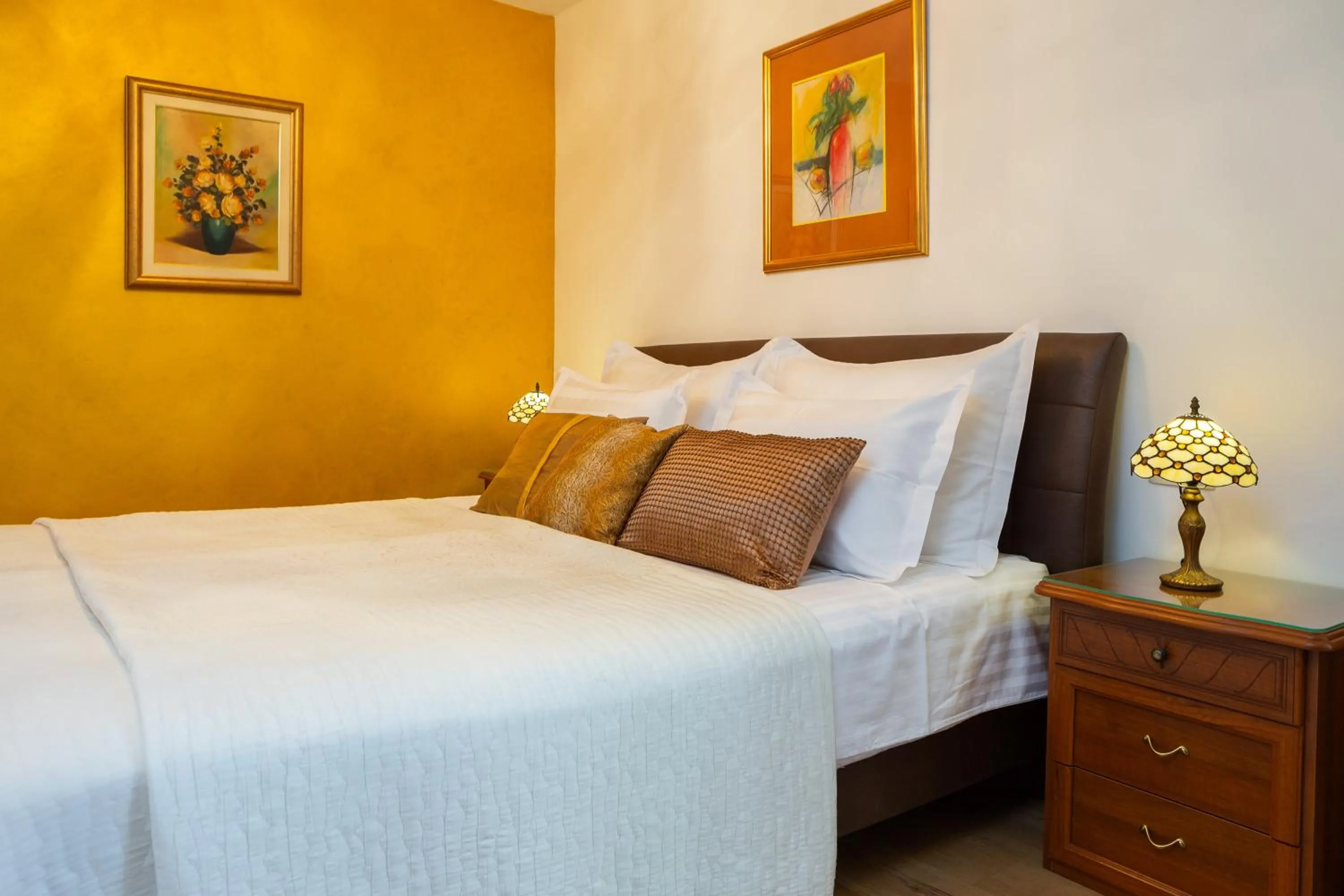 Bed in Romantic Luxury Rooms