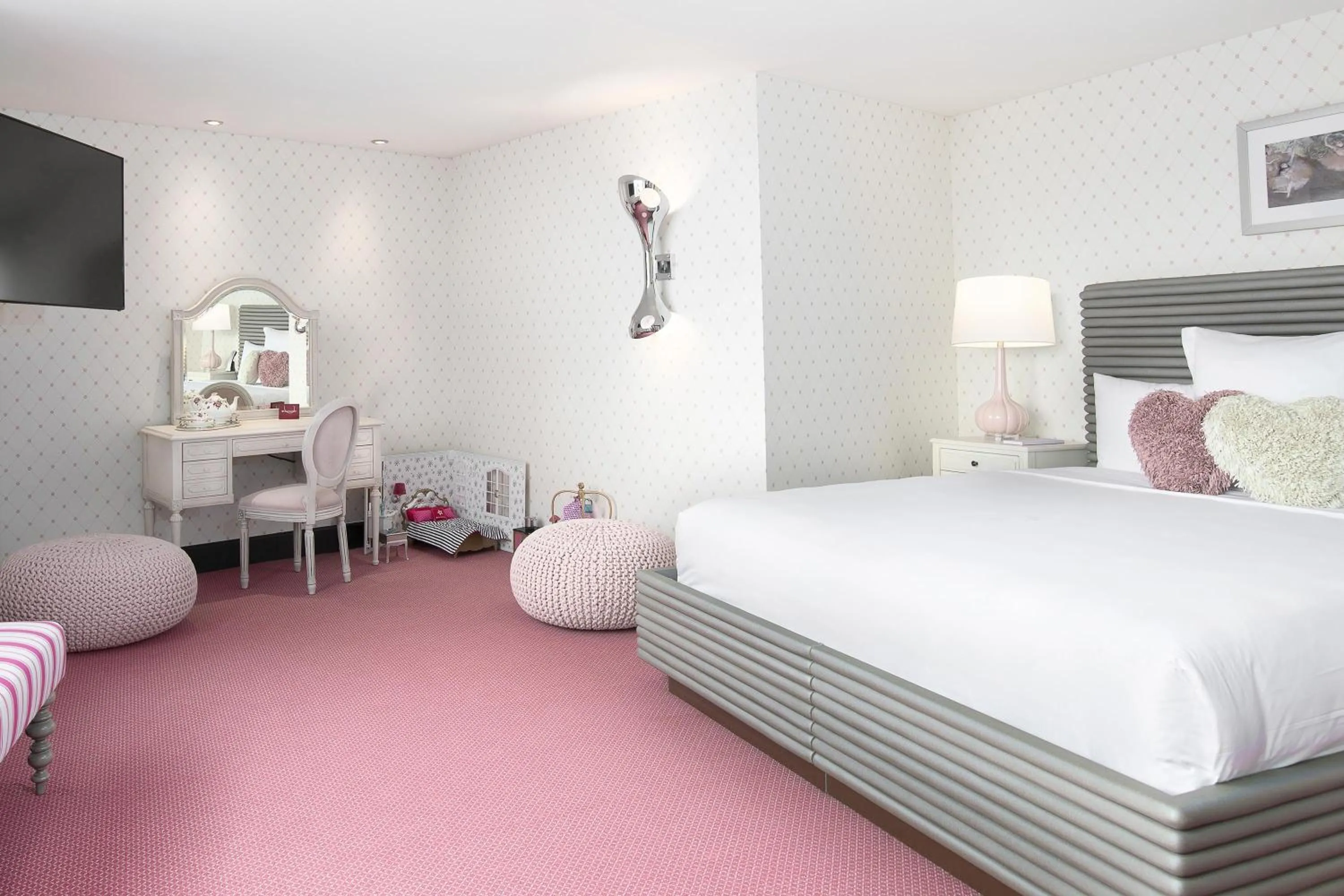 Bedroom, Bed in The Watergate Hotel Georgetown