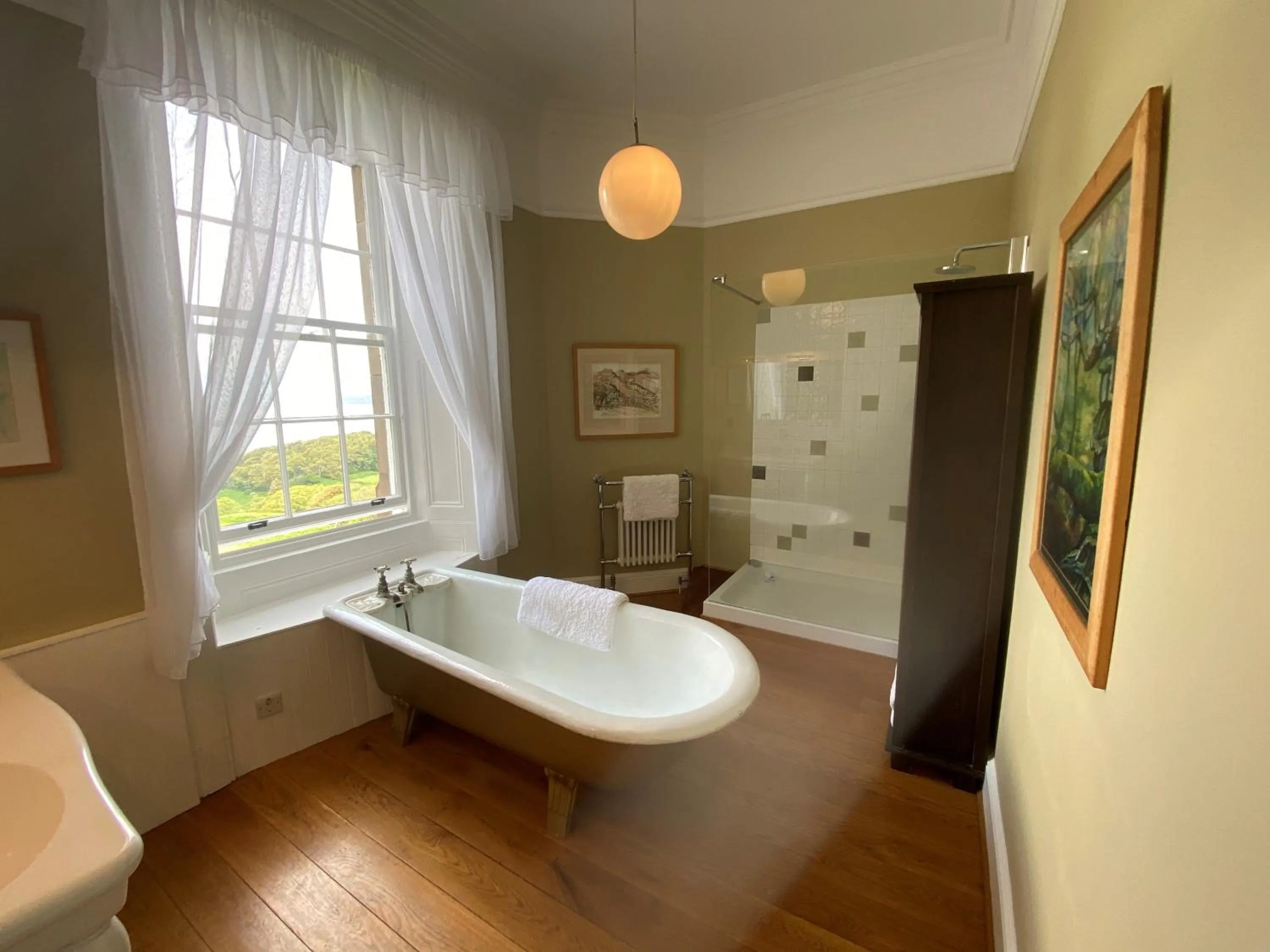 Bathroom in Glengorm Castle