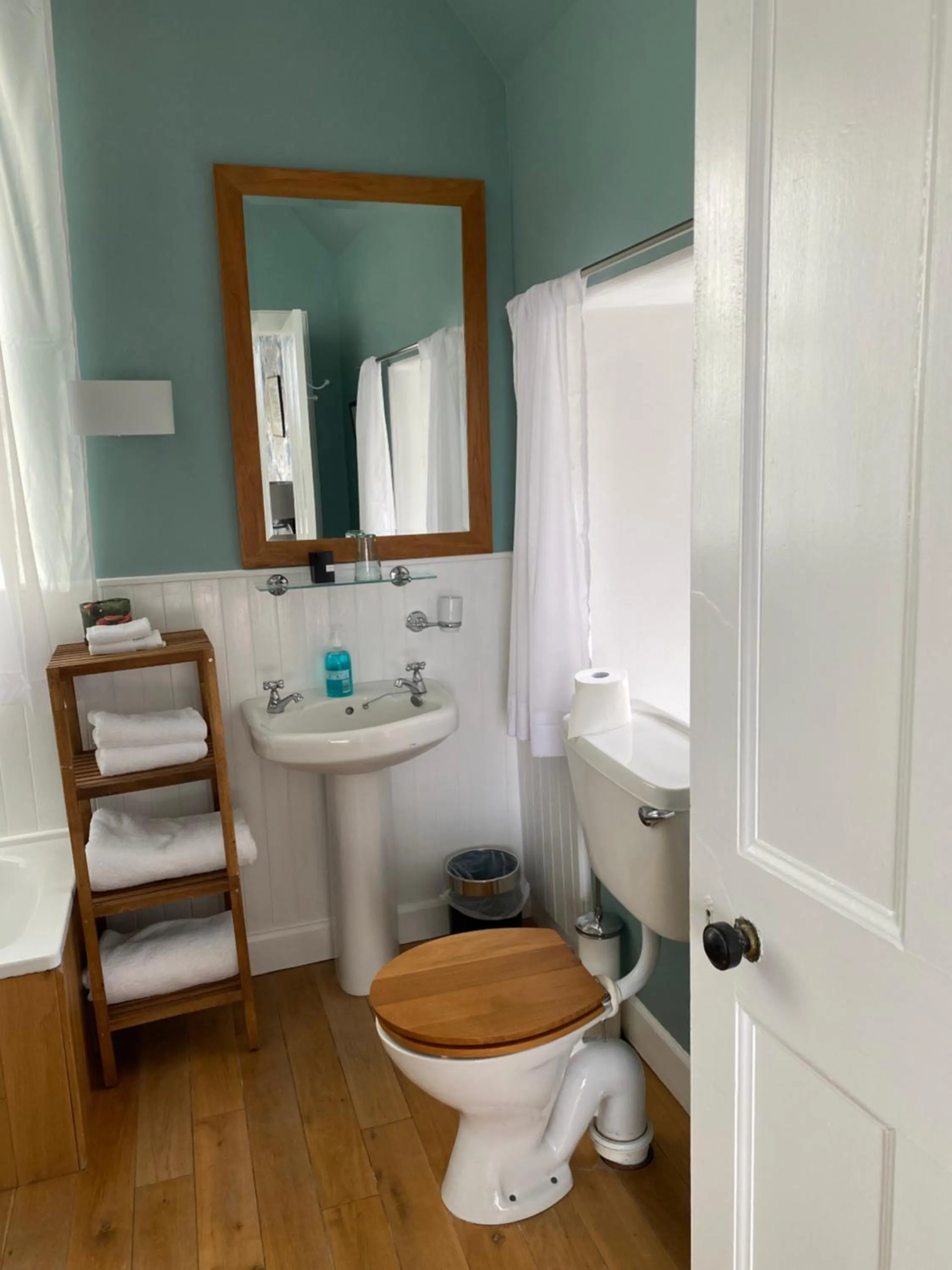 Bathroom in Glengorm Castle