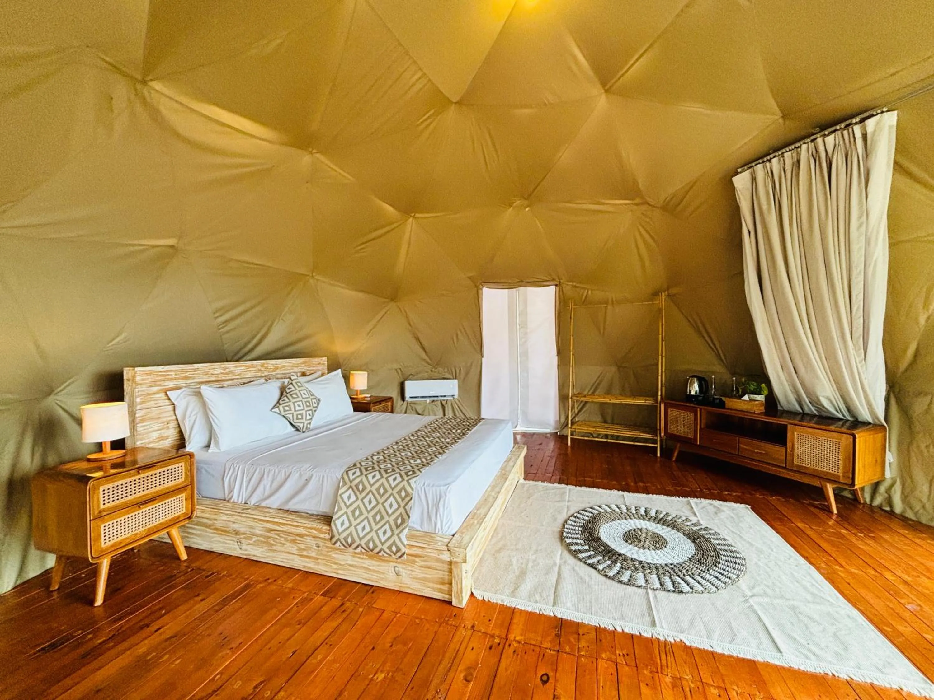 Bed in De'Ra Hills Camp Kintamani