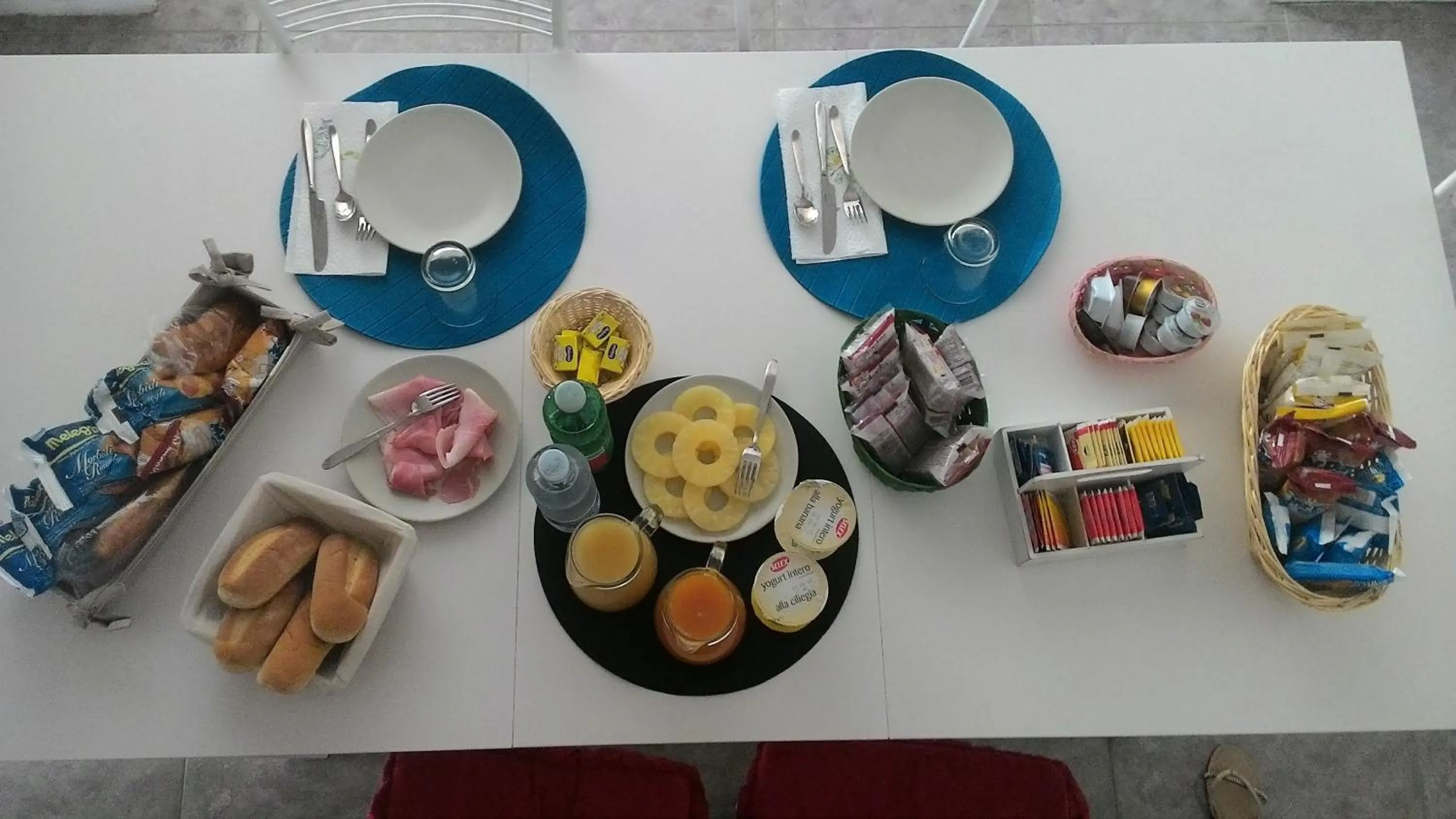 Communal kitchen in B&B Il Corallo