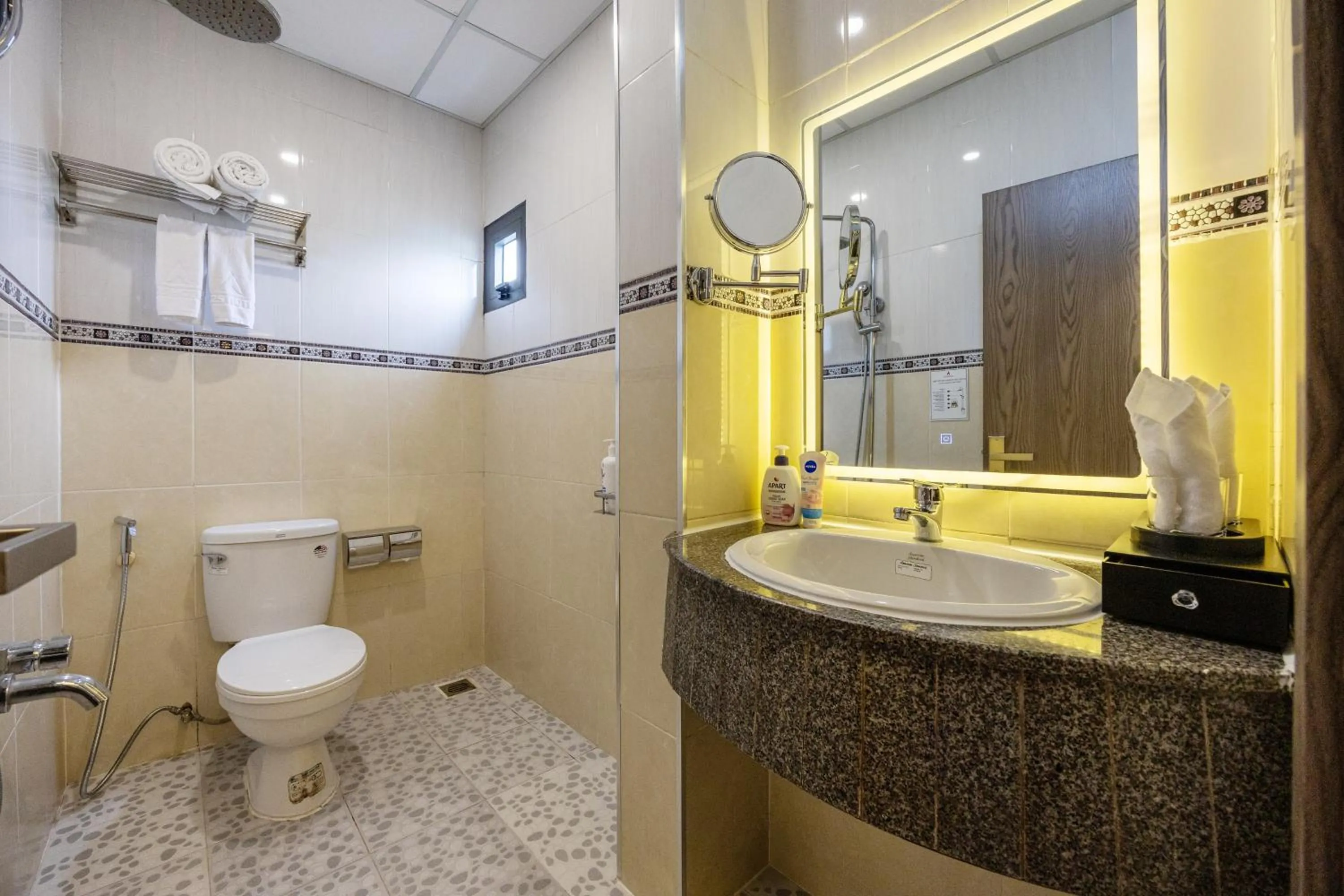 Shower in A25 Hotel - 65G Nguyen Thai Hoc