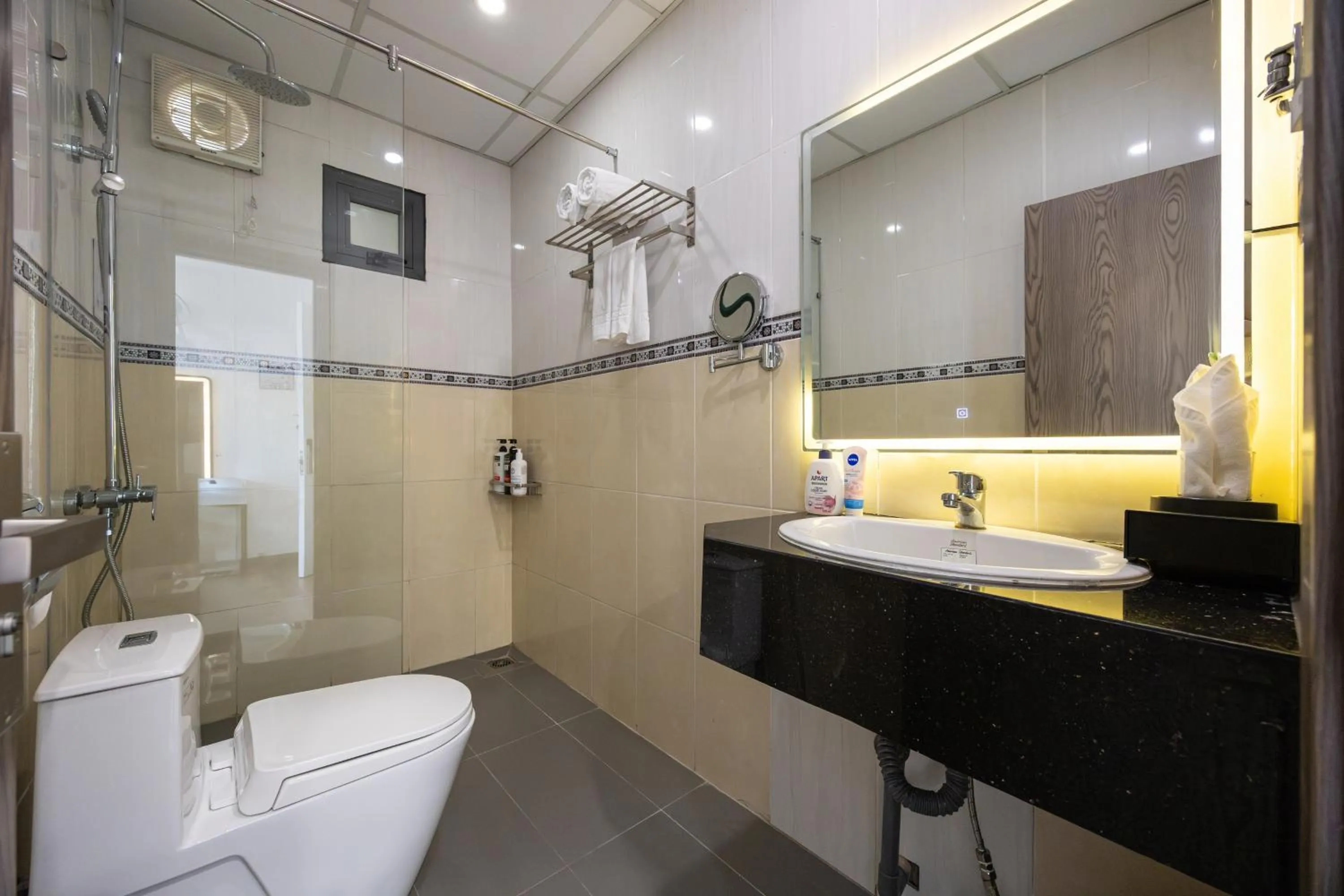 Shower in A25 Hotel - 65G Nguyen Thai Hoc