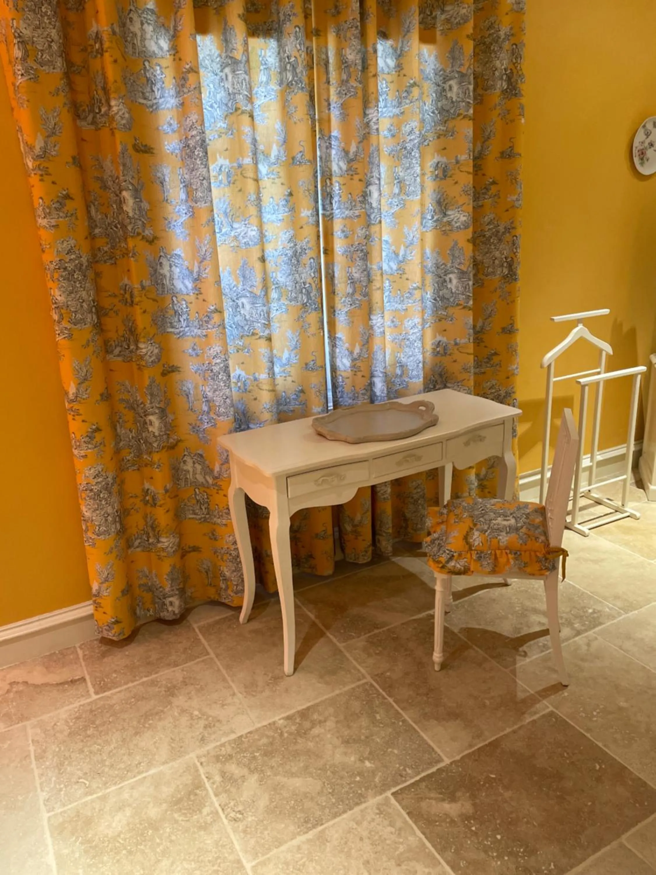 Seating area in Chambre d'Hôte Couguiolet - avec piscine