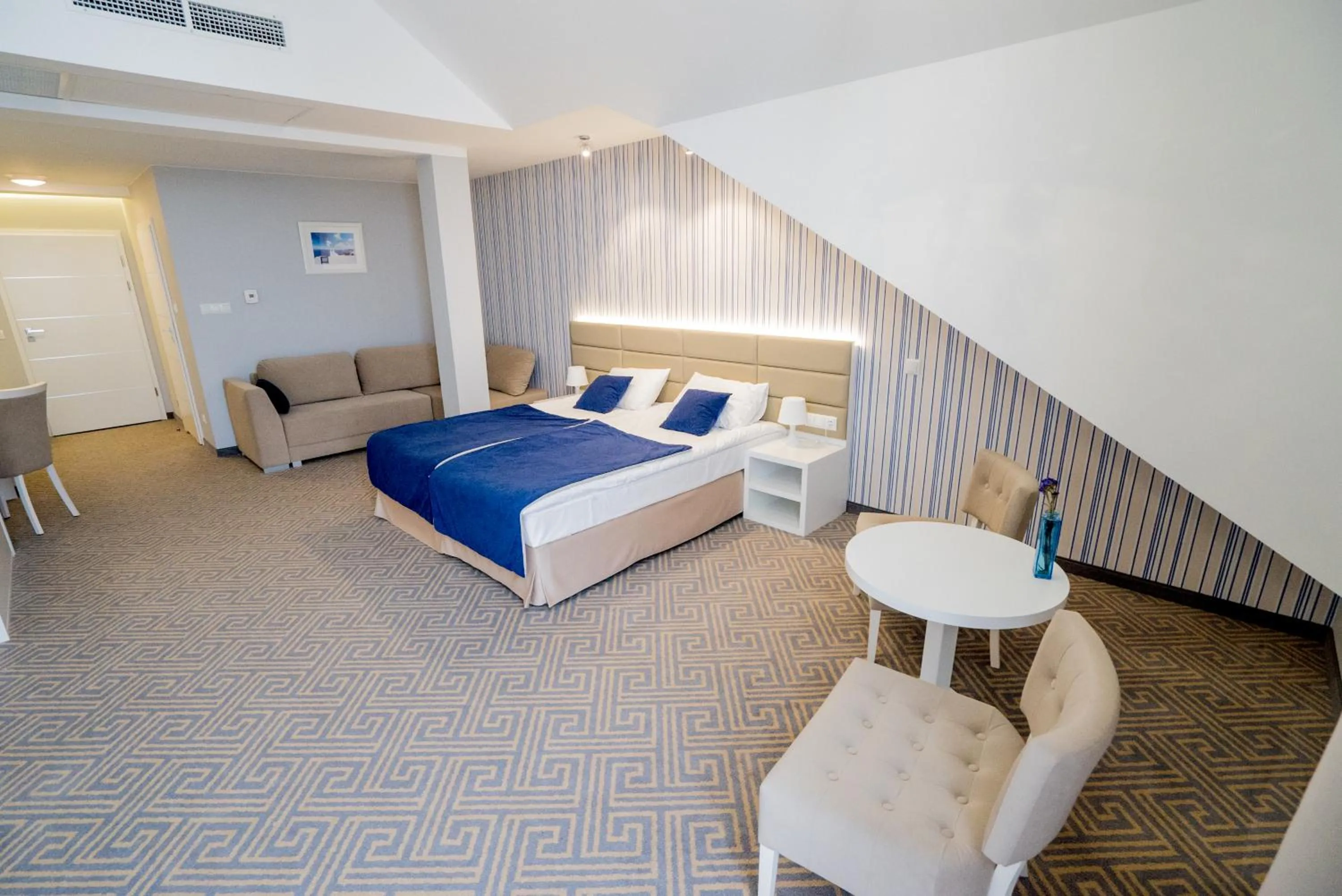 Property building, Bed in Hotel Aleksandria